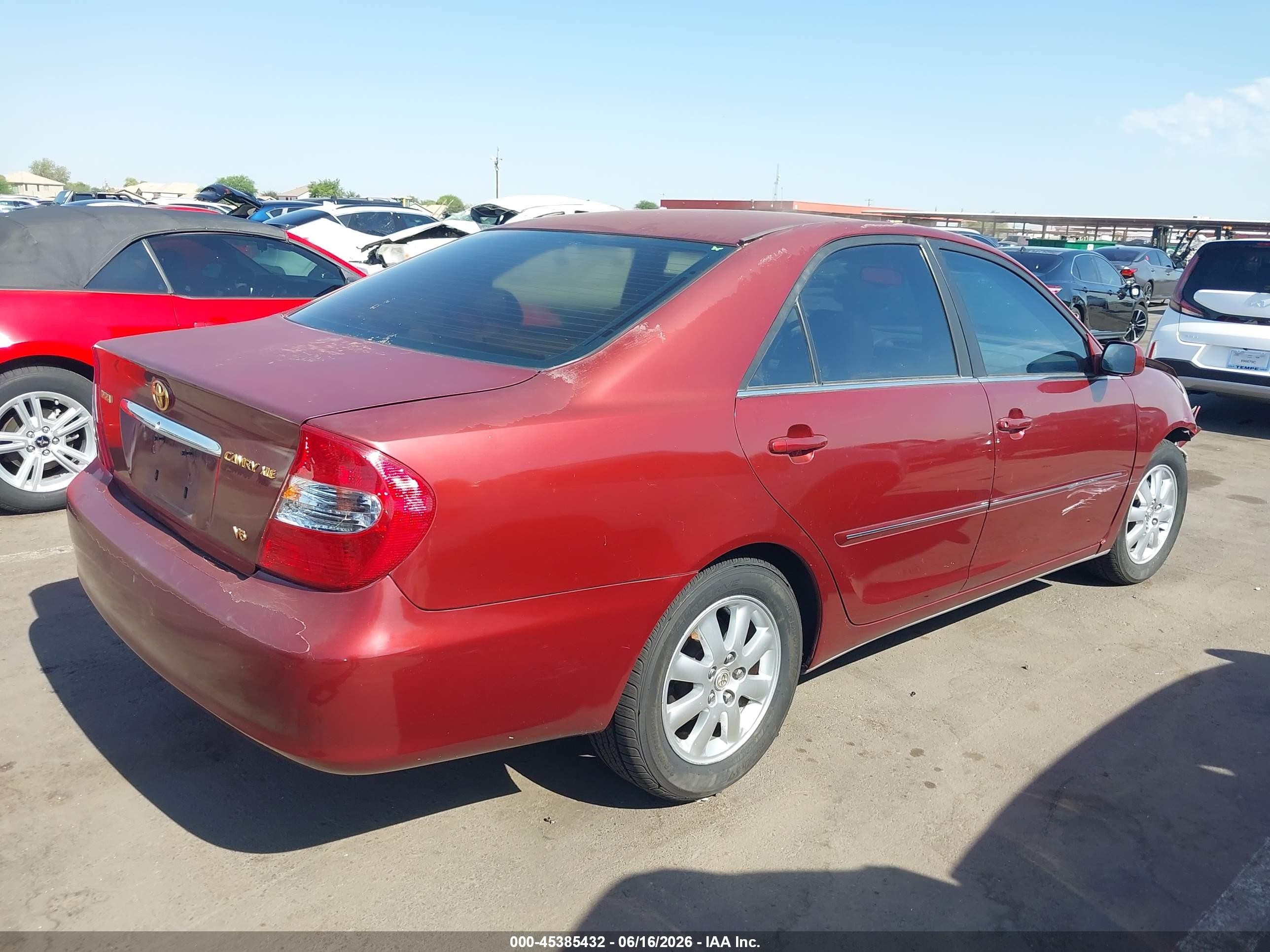 2002 Toyota Camry Xle Красный vin: JTDBF30K020038079