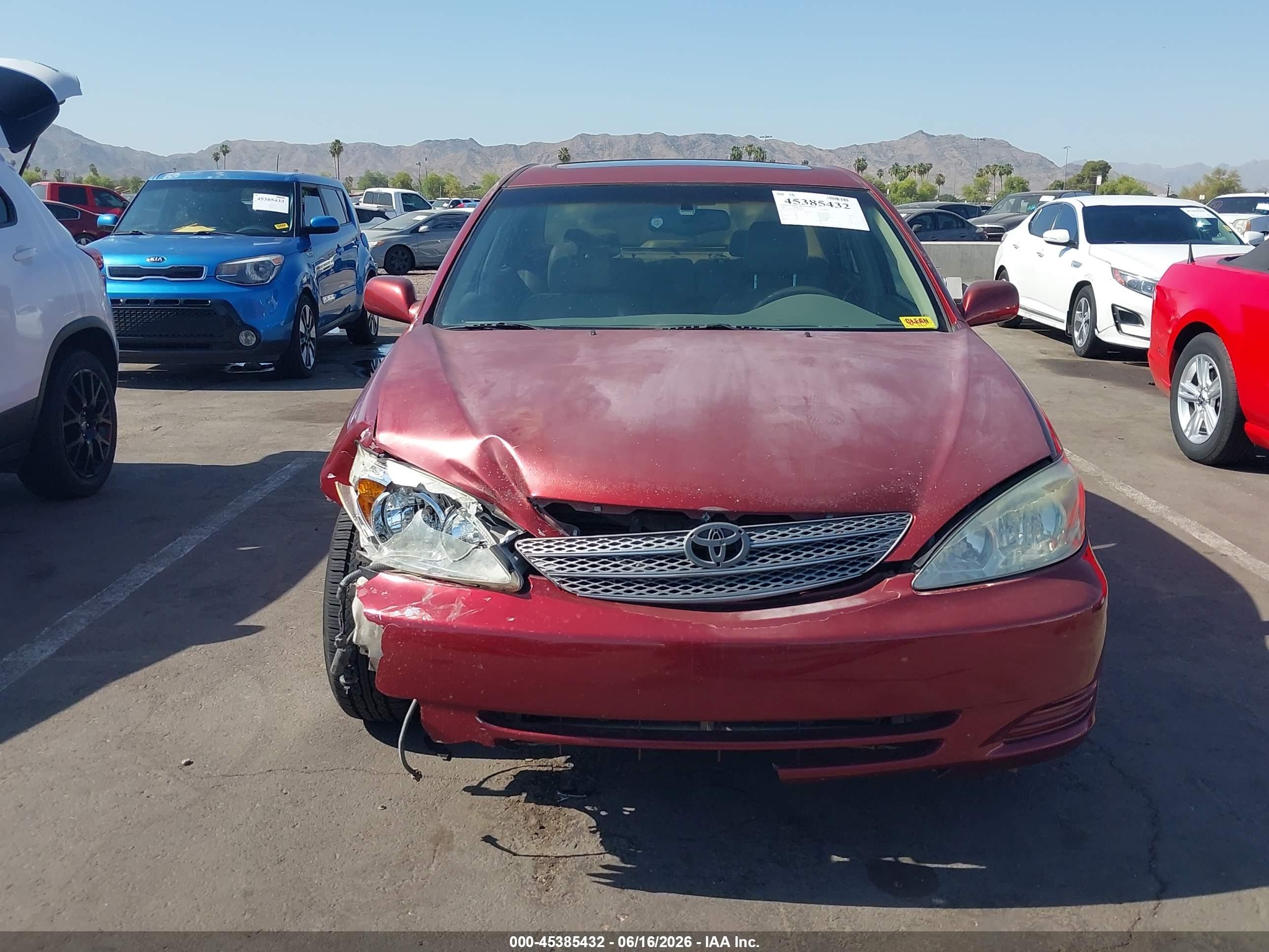 2002 Toyota Camry Xle Красный vin: JTDBF30K020038079