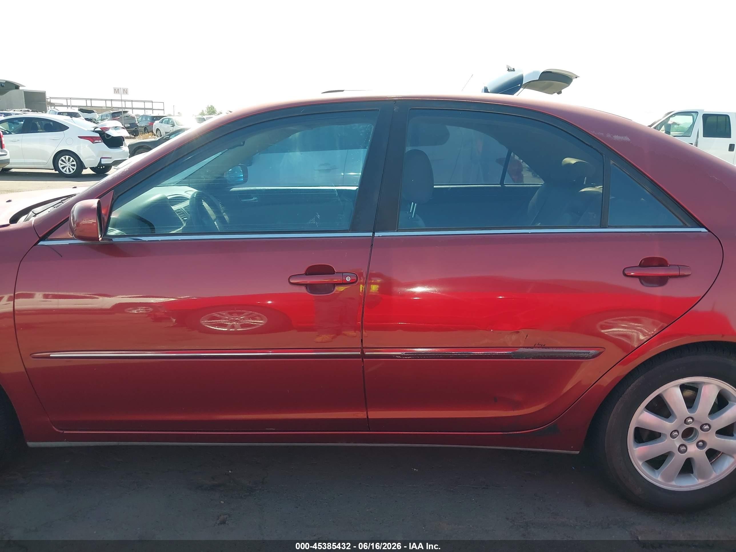 2002 Toyota Camry Xle Красный vin: JTDBF30K020038079