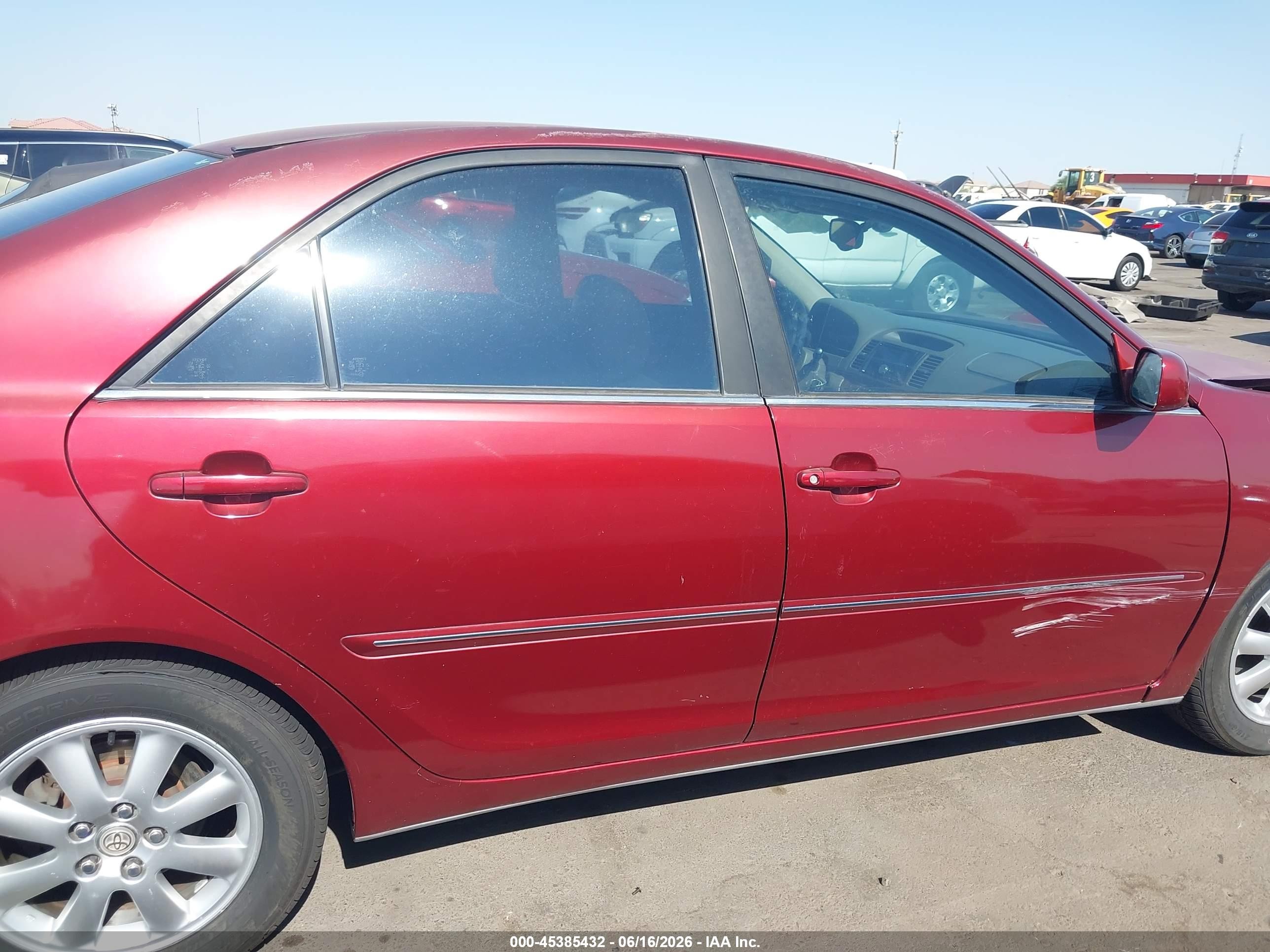 2002 Toyota Camry Xle Красный vin: JTDBF30K020038079
