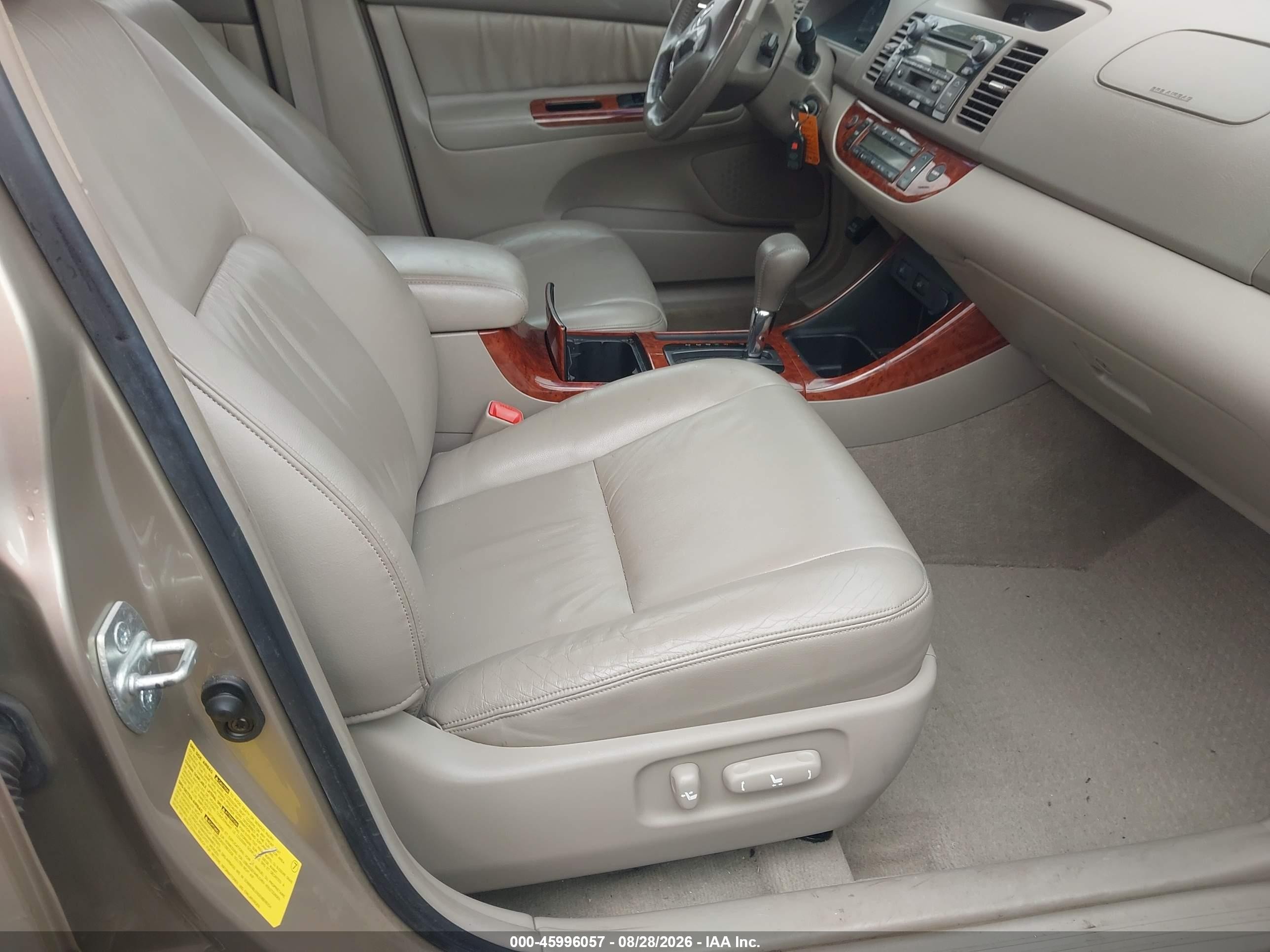 2004 Toyota Camry Xle V6 Gold vin: JTDBF30K040152165