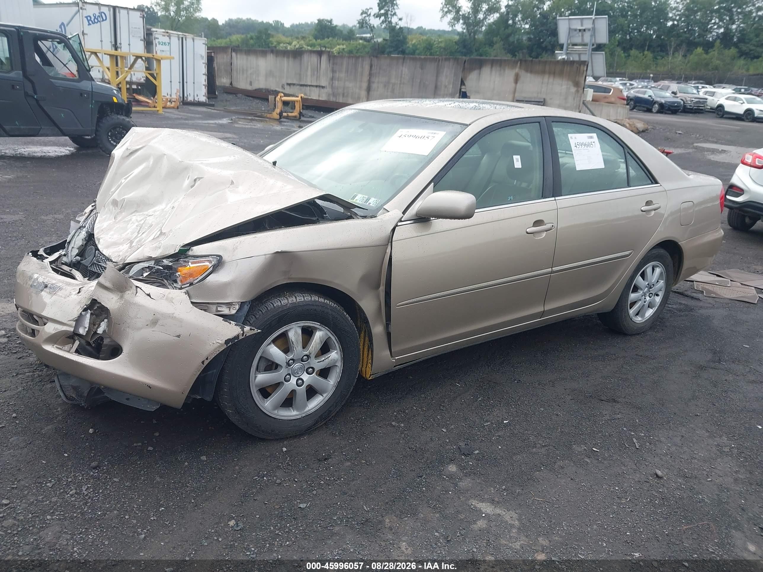2004 Toyota Camry Xle V6 Gold vin: JTDBF30K040152165