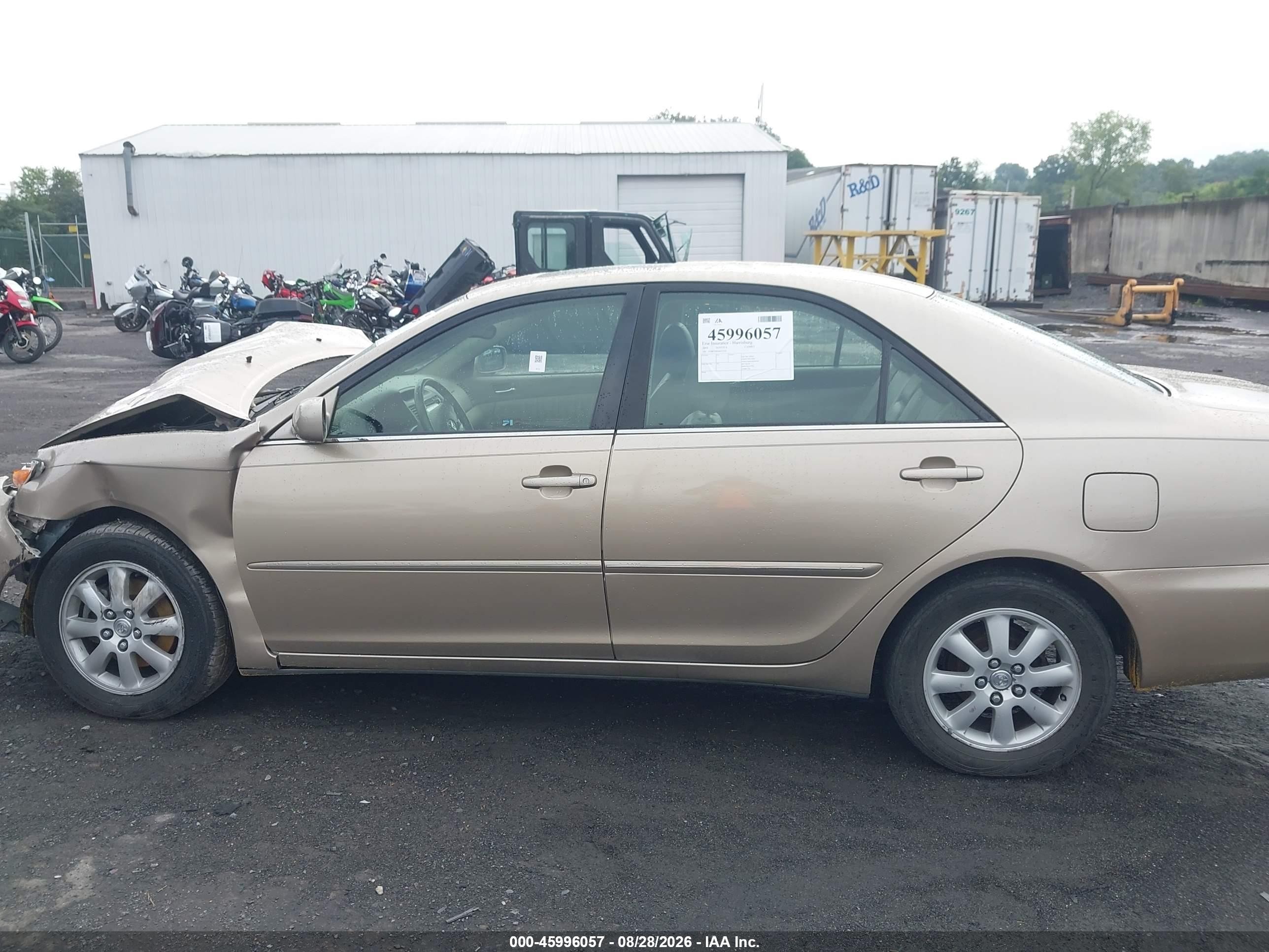 2004 Toyota Camry Xle V6 Gold vin: JTDBF30K040152165