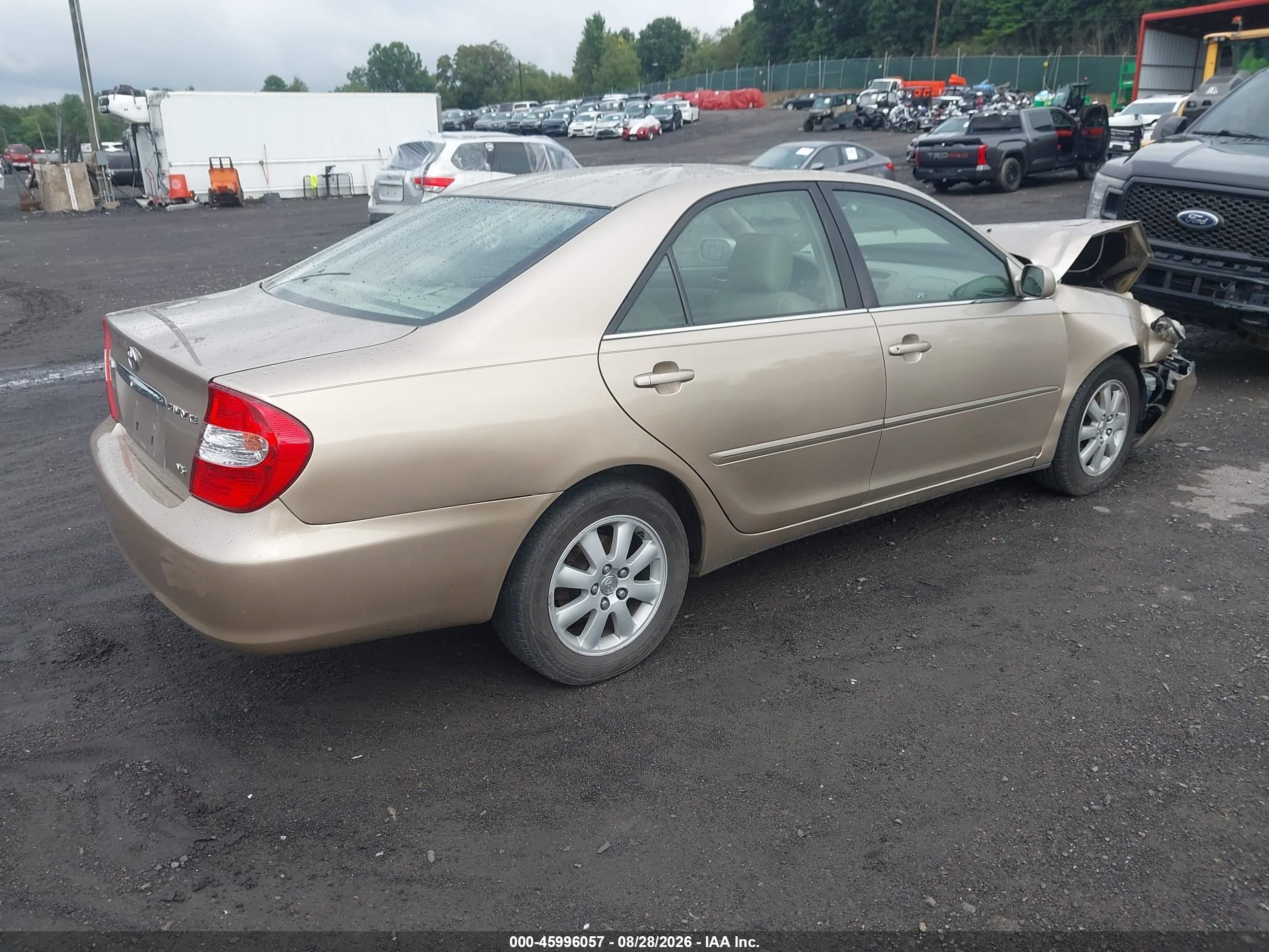 2004 Toyota Camry Xle V6 Gold vin: JTDBF30K040152165