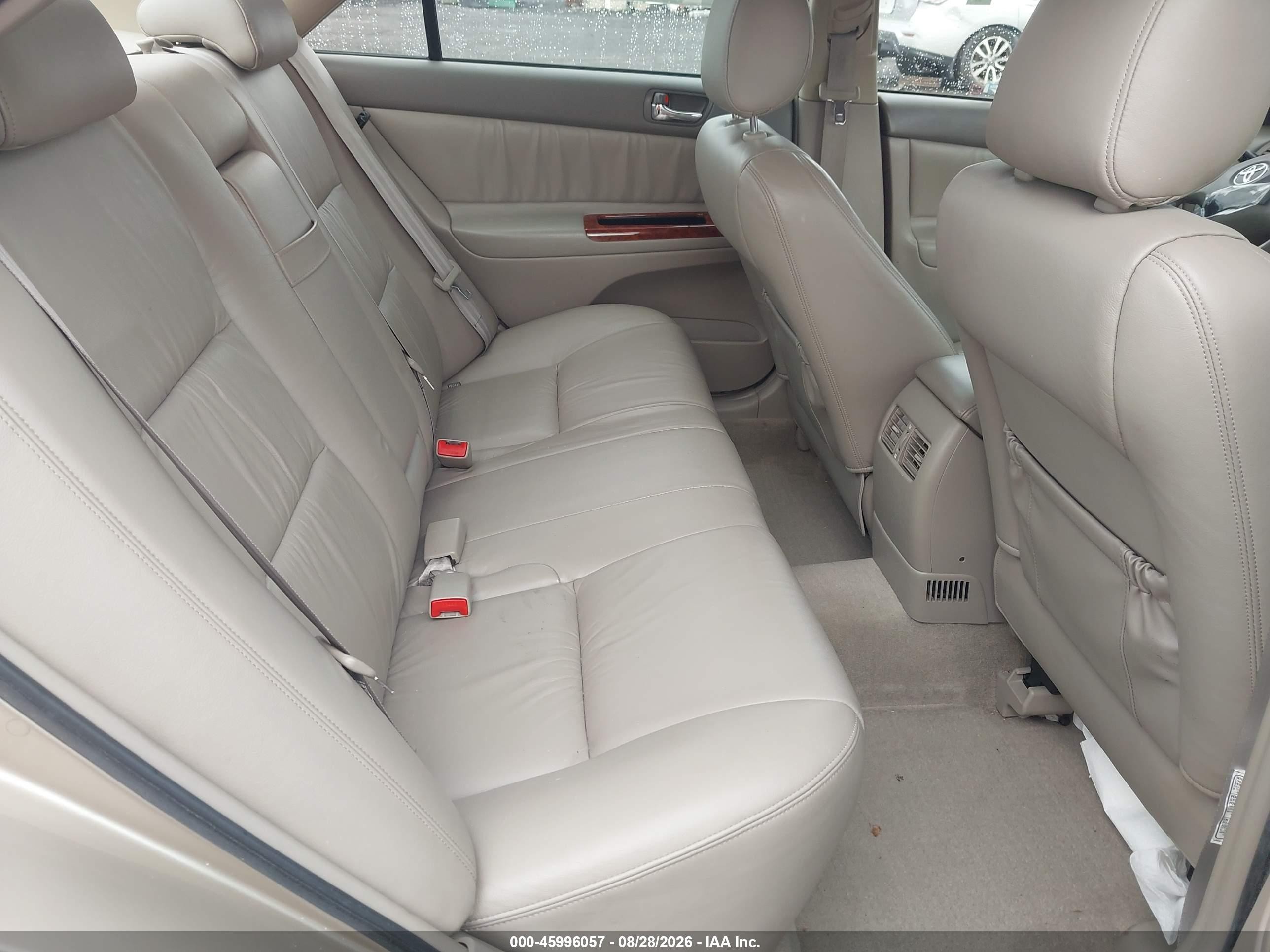2004 Toyota Camry Xle V6 Gold vin: JTDBF30K040152165
