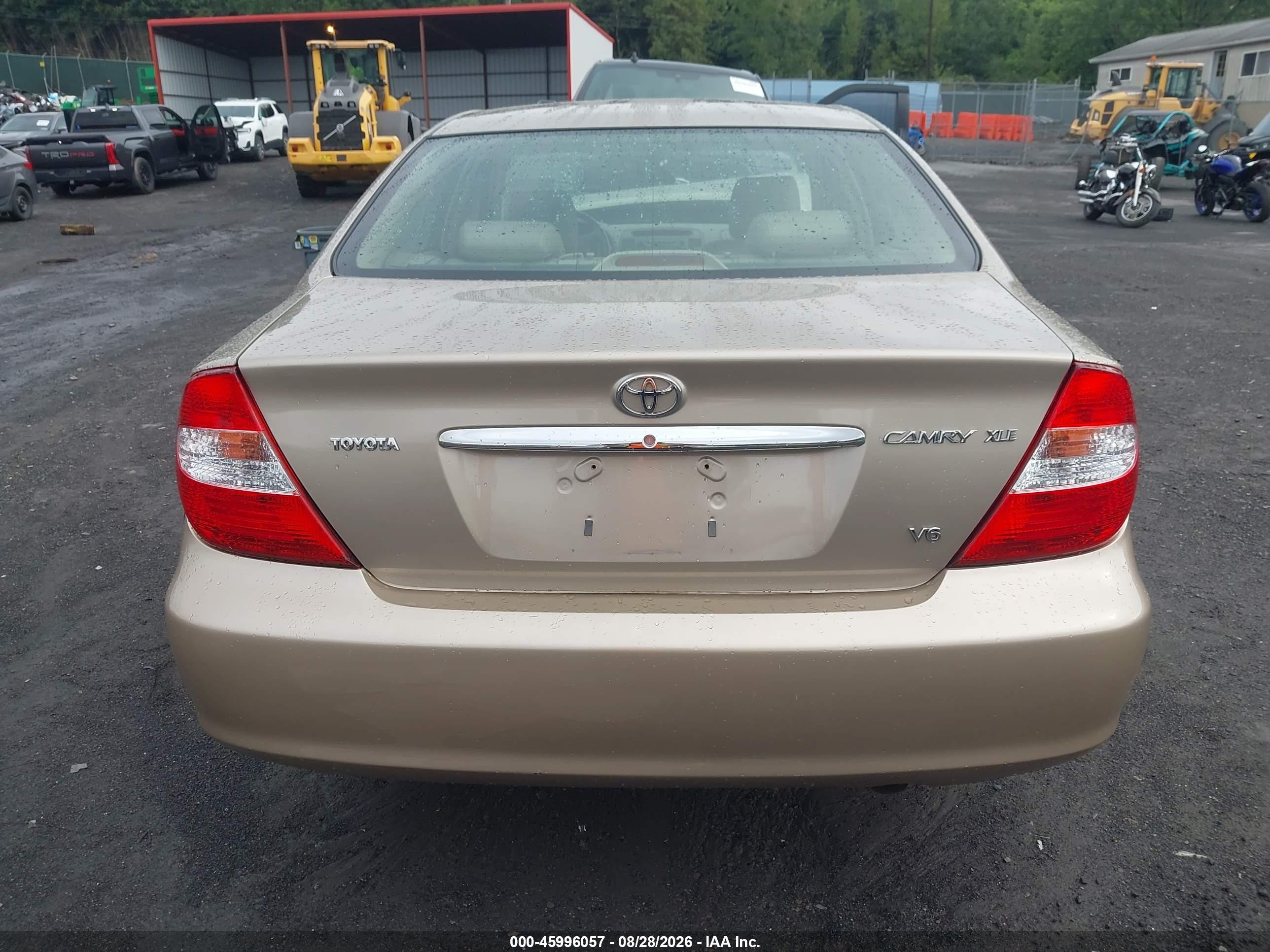 2004 Toyota Camry Xle V6 Gold vin: JTDBF30K040152165