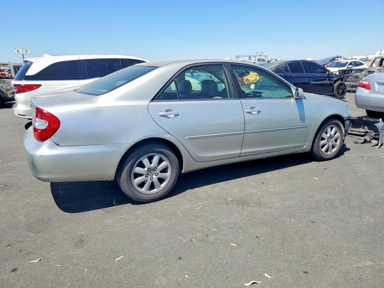 2002 Toyota Camry Xle V6 Серебряный vin: JTDBF30K120037362
