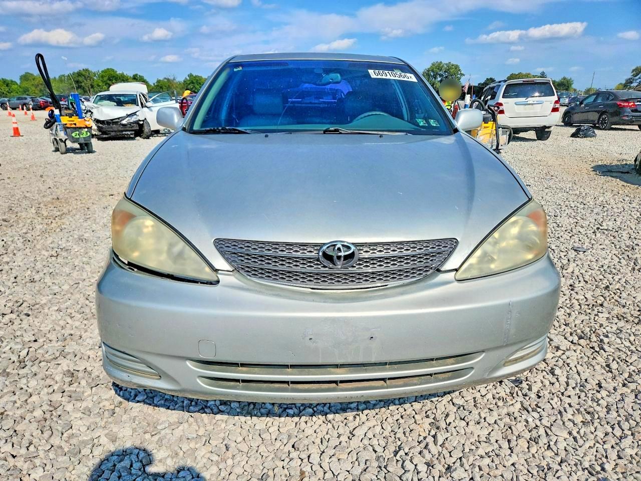 2002 Toyota Camry Xle V6 Серебряный vin: JTDBF30K220079815