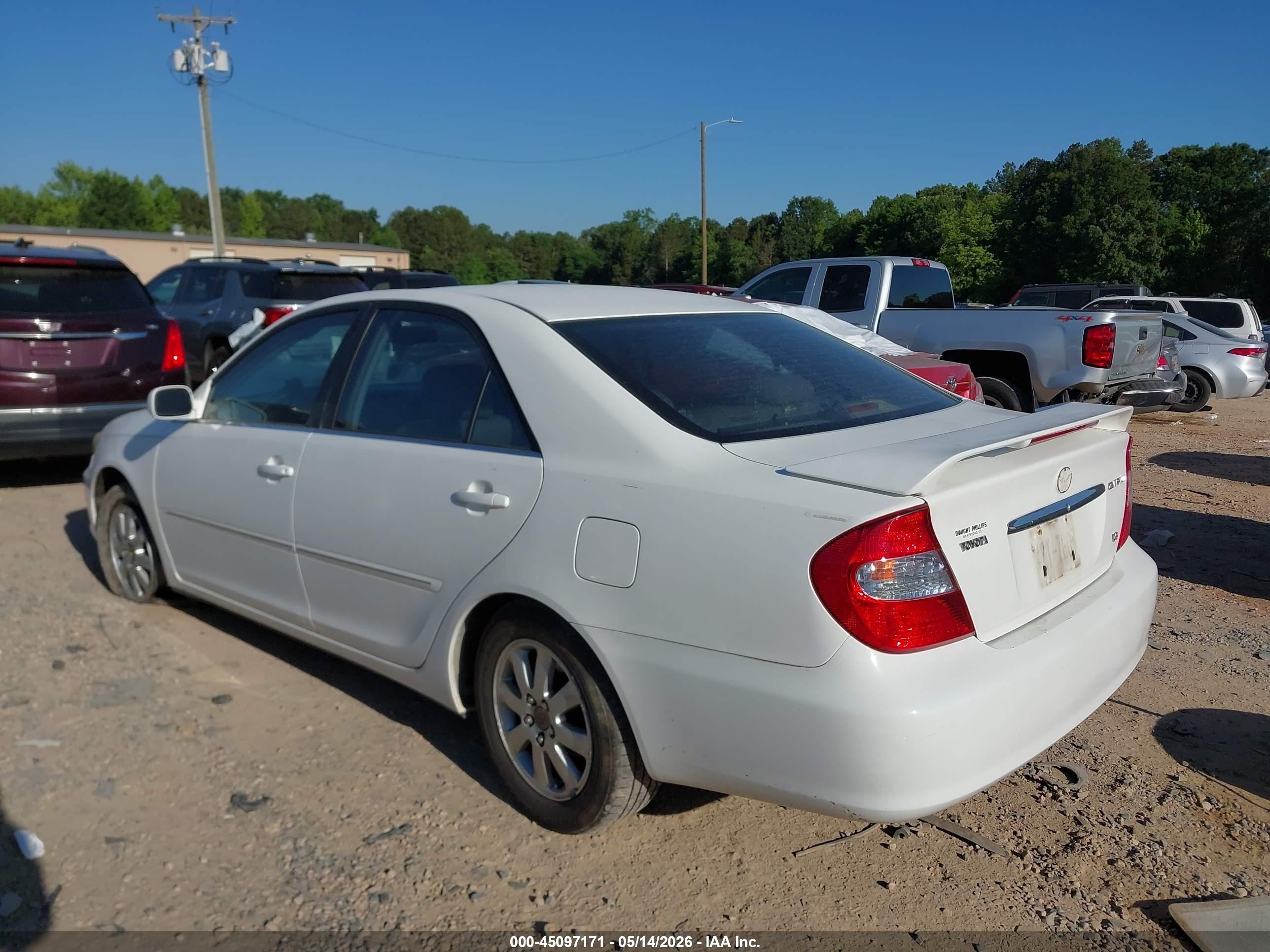 2003 Toyota Camry Le/xle Белый vin: JTDBF30K230146088