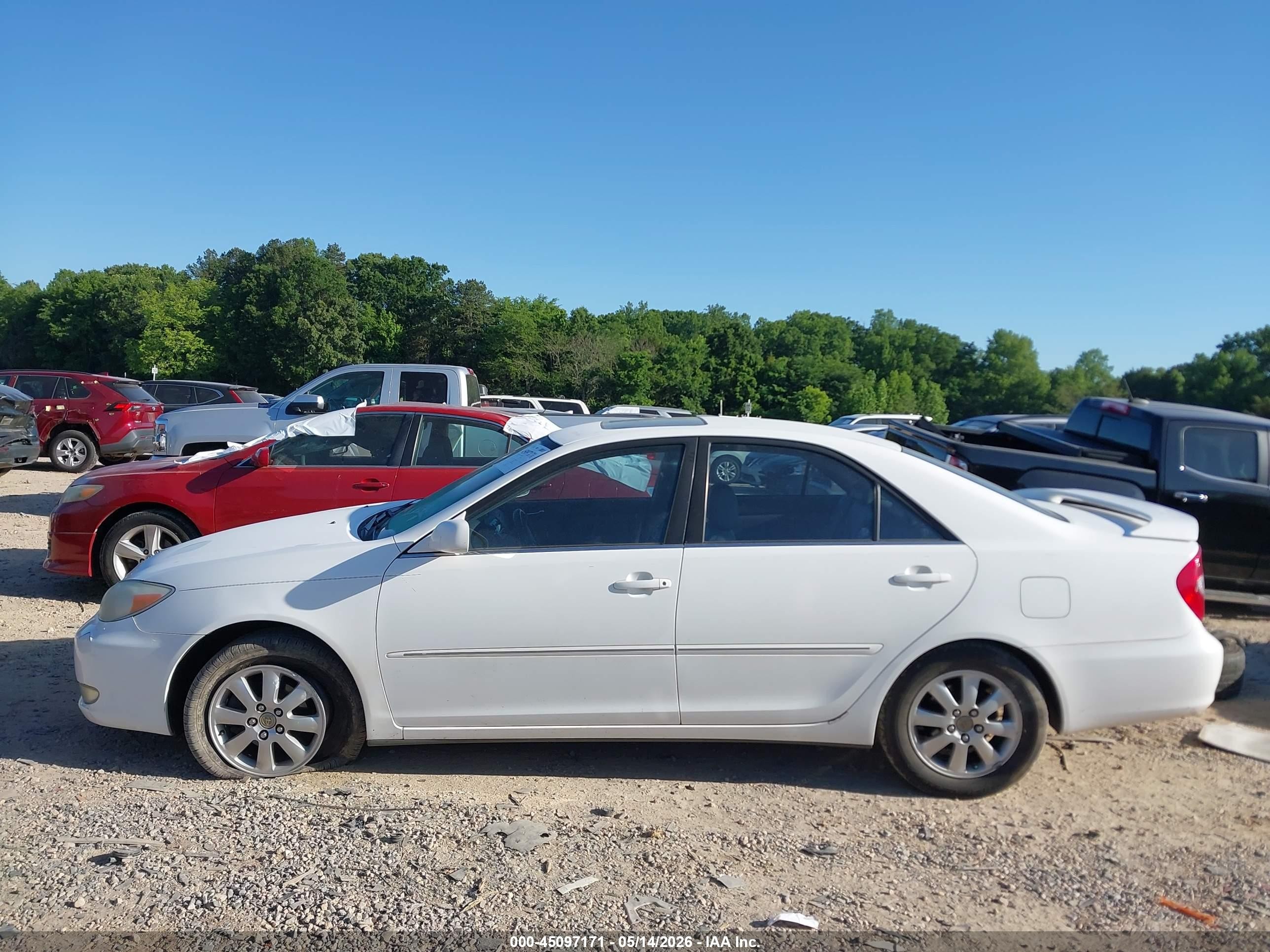 2003 Toyota Camry Le/xle Белый vin: JTDBF30K230146088