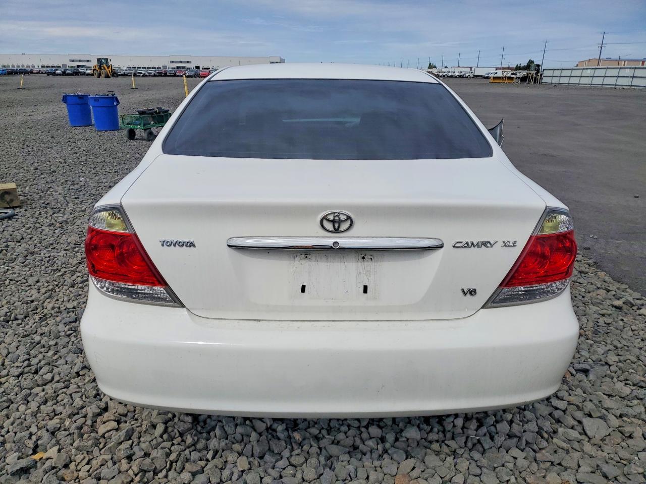 2005 Toyota Camry Xle V6 White vin: JTDBF30K250163198