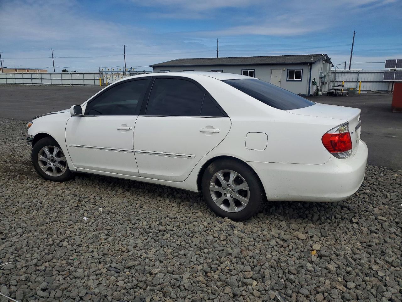 2005 Toyota Camry Xle V6 White vin: JTDBF30K250163198