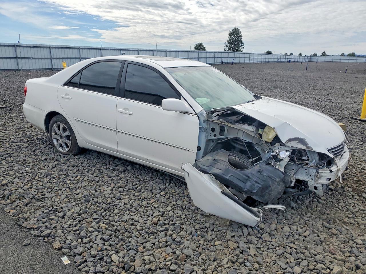2005 Toyota Camry Xle V6 White vin: JTDBF30K250163198