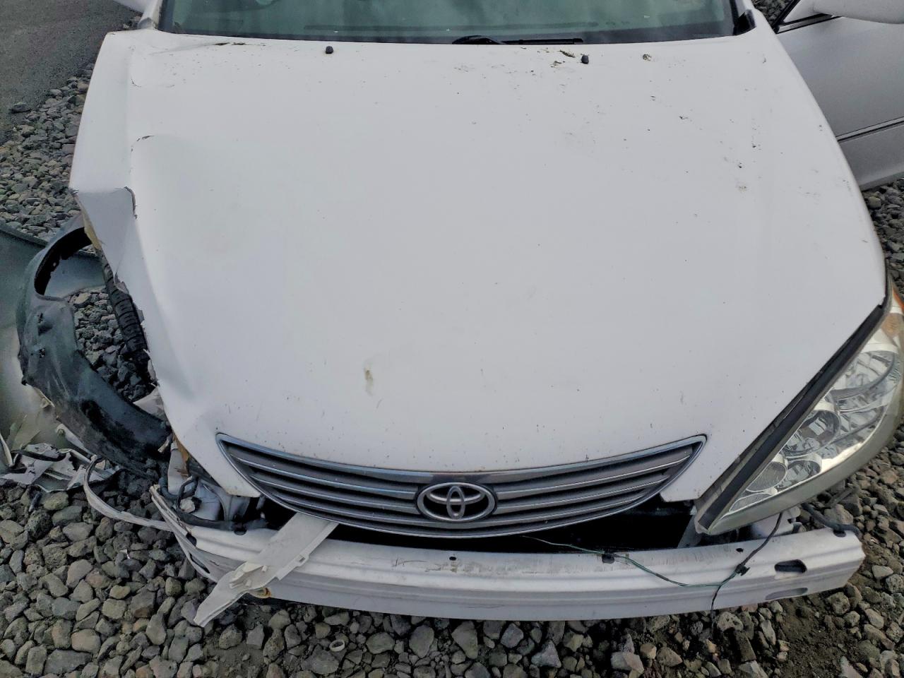 2005 Toyota Camry Xle V6 White vin: JTDBF30K250163198