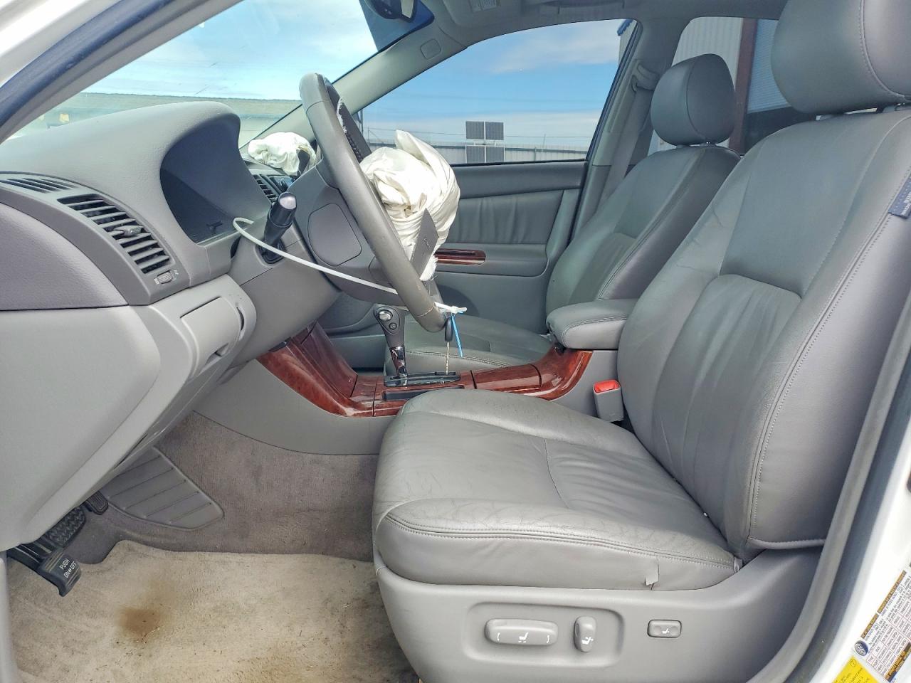 2005 Toyota Camry Xle V6 White vin: JTDBF30K250163198