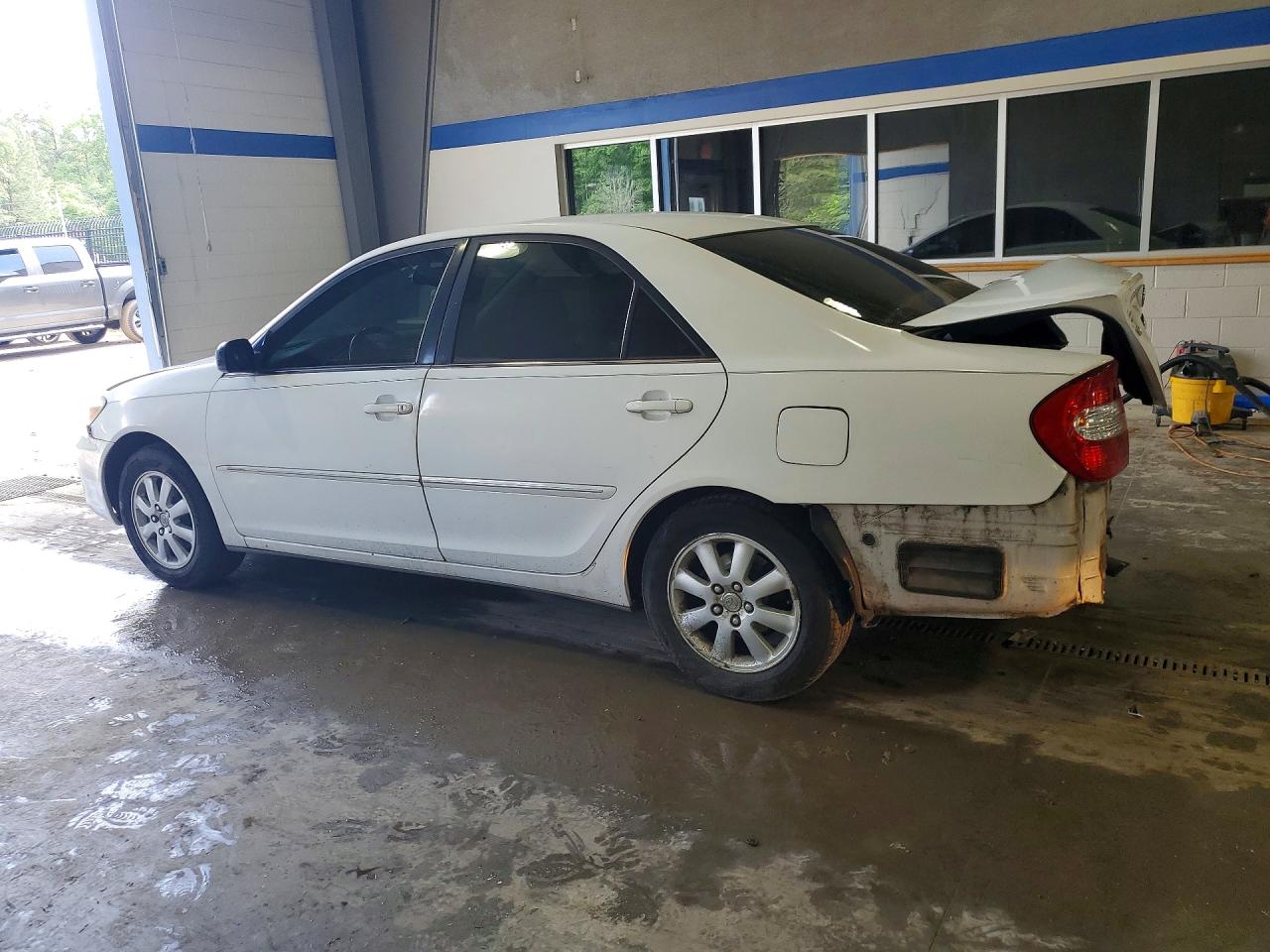 2003 Toyota Camry Xle V6 White vin: JTDBF30K430112363