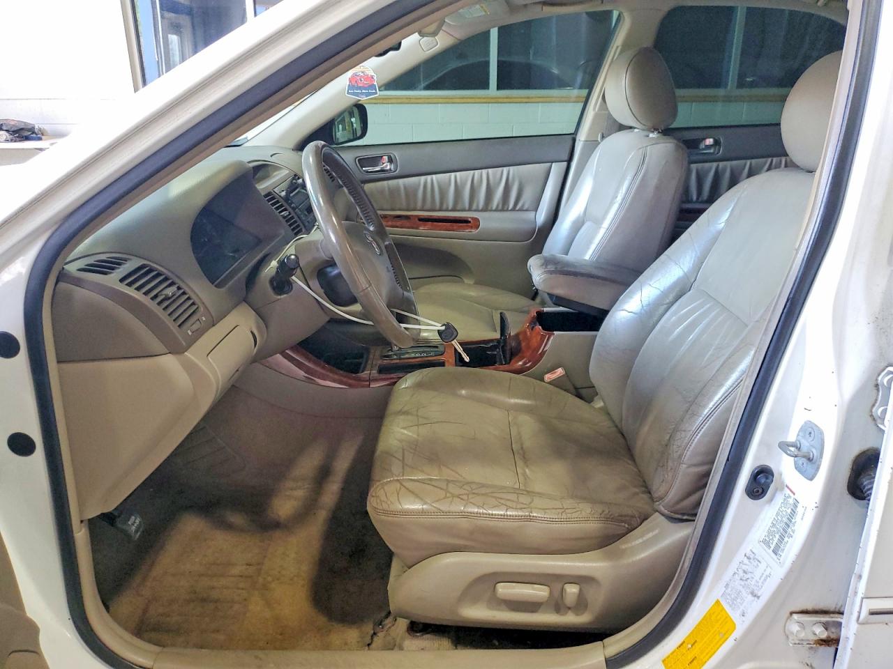 2003 Toyota Camry Xle V6 White vin: JTDBF30K430112363