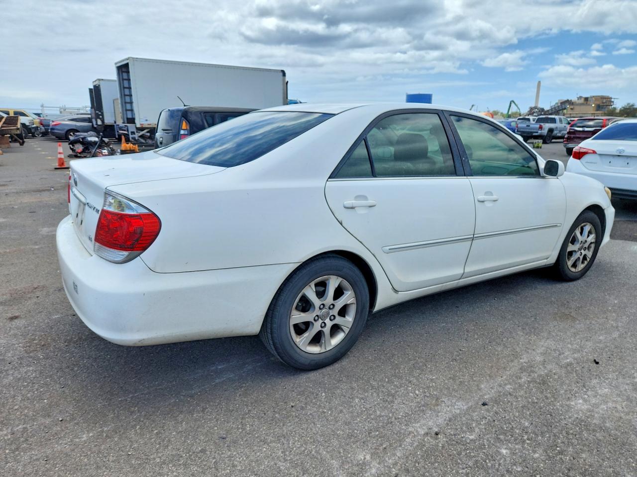 2005 Toyota Camry Le V6 Белый vin: JTDBF30K450159878
