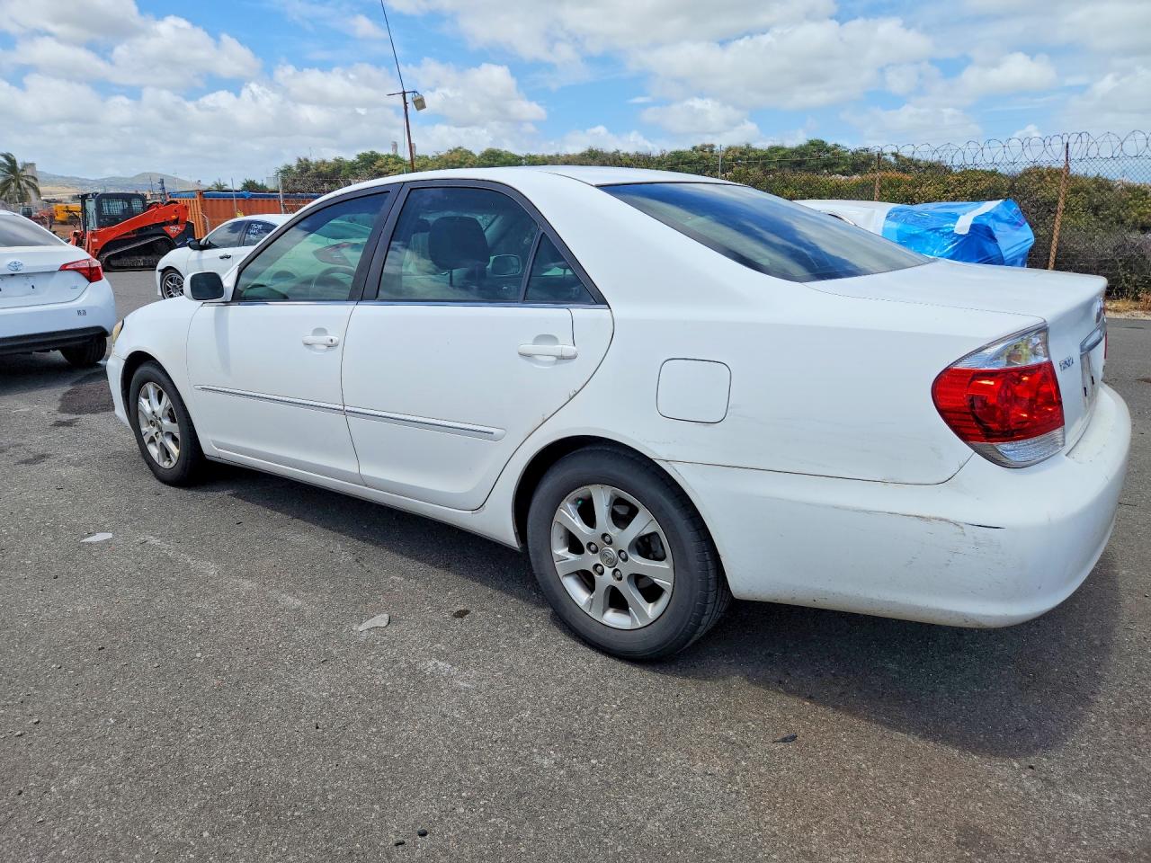2005 Toyota Camry Le V6 Белый vin: JTDBF30K450159878