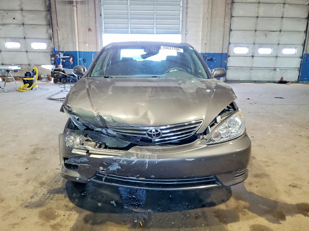 2005 Toyota Camry Le V6 Серый vin: JTDBF30K450162778