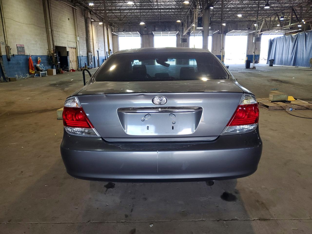 2005 Toyota Camry Le V6 Серый vin: JTDBF30K450162778