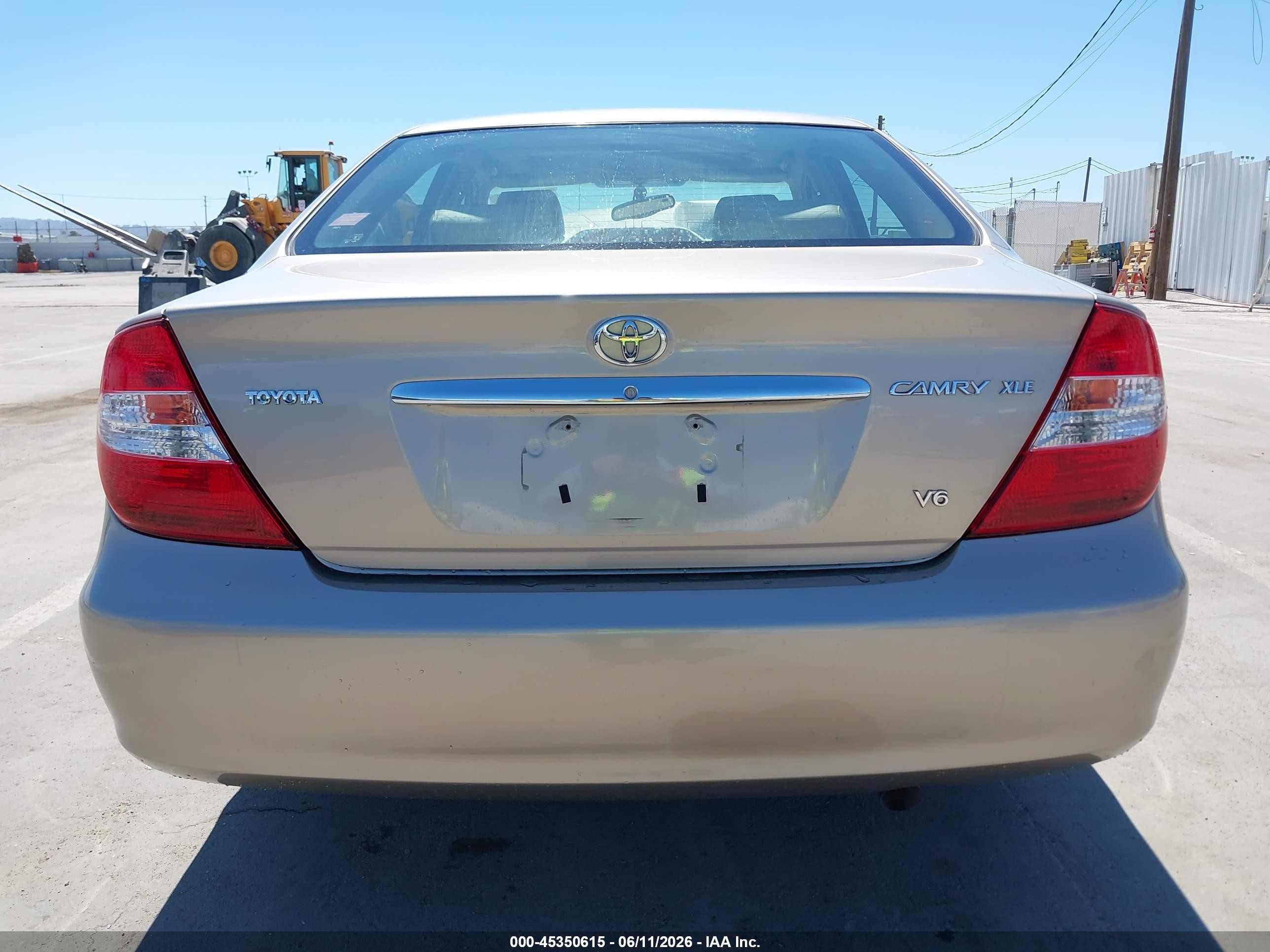 2002 Toyota Camry Xle Gold vin: JTDBF30K520067111