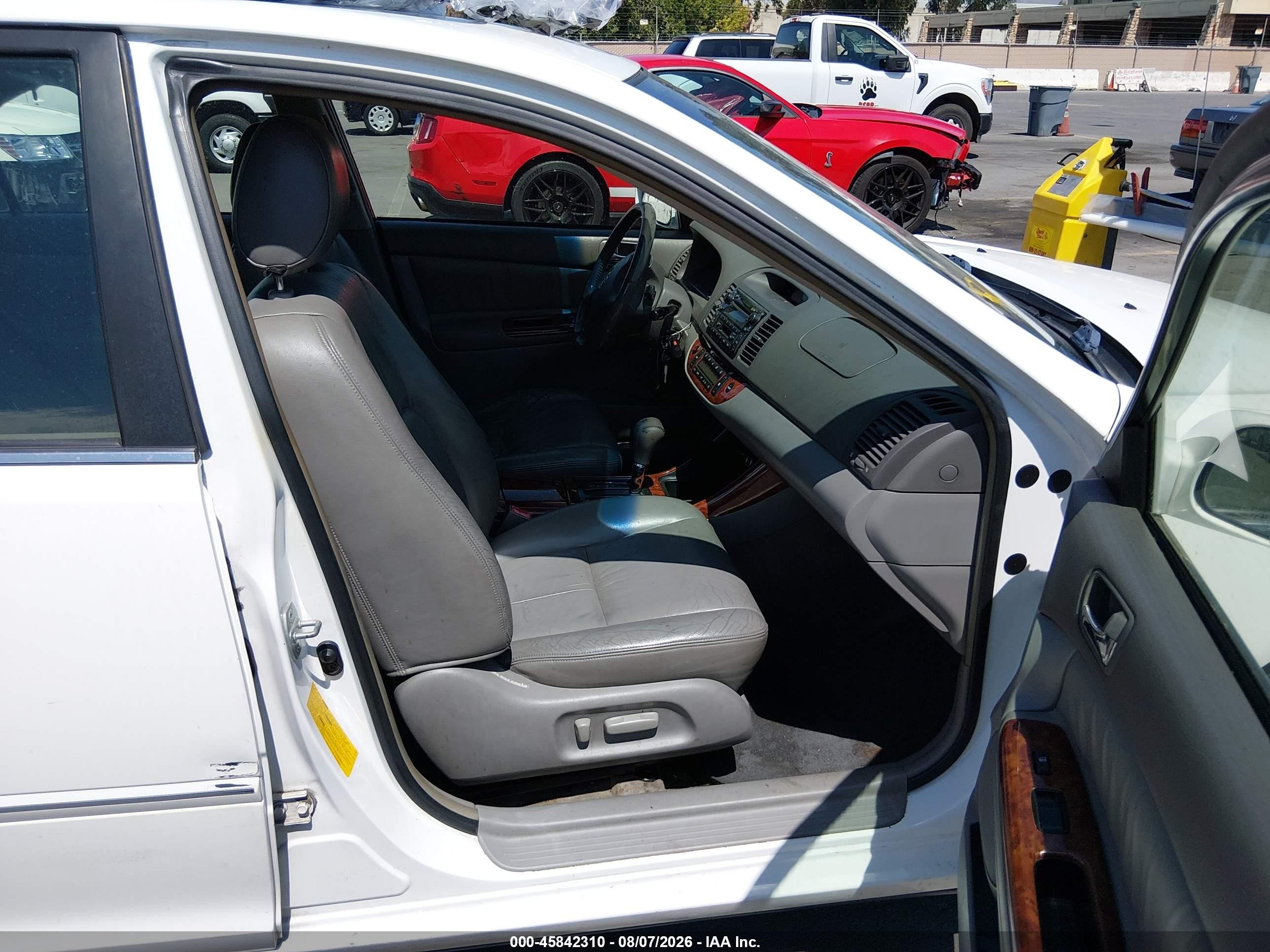 2002 Toyota Camry Xle White vin: JTDBF30K620006818