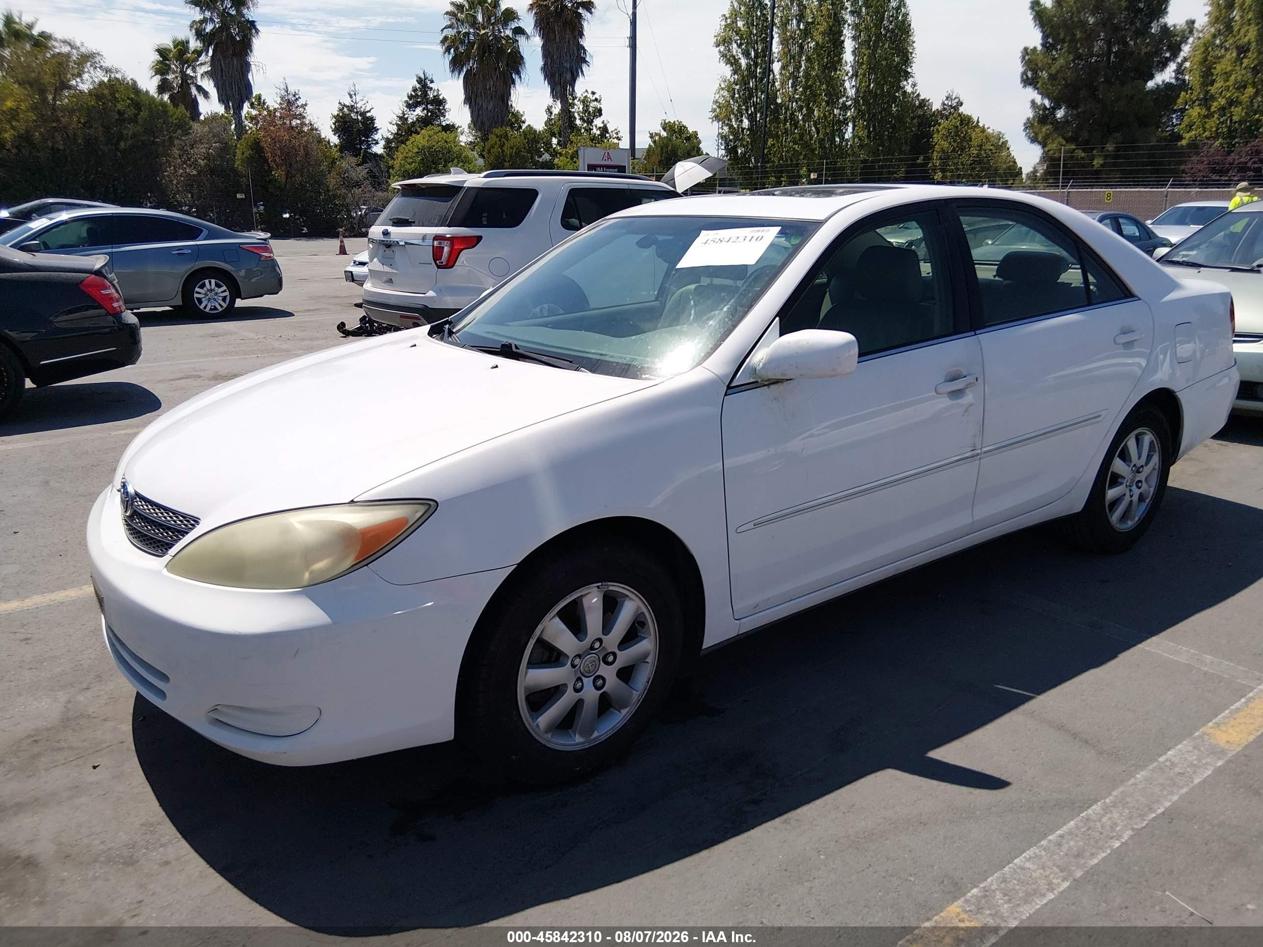 2002 Toyota Camry Xle White vin: JTDBF30K620006818
