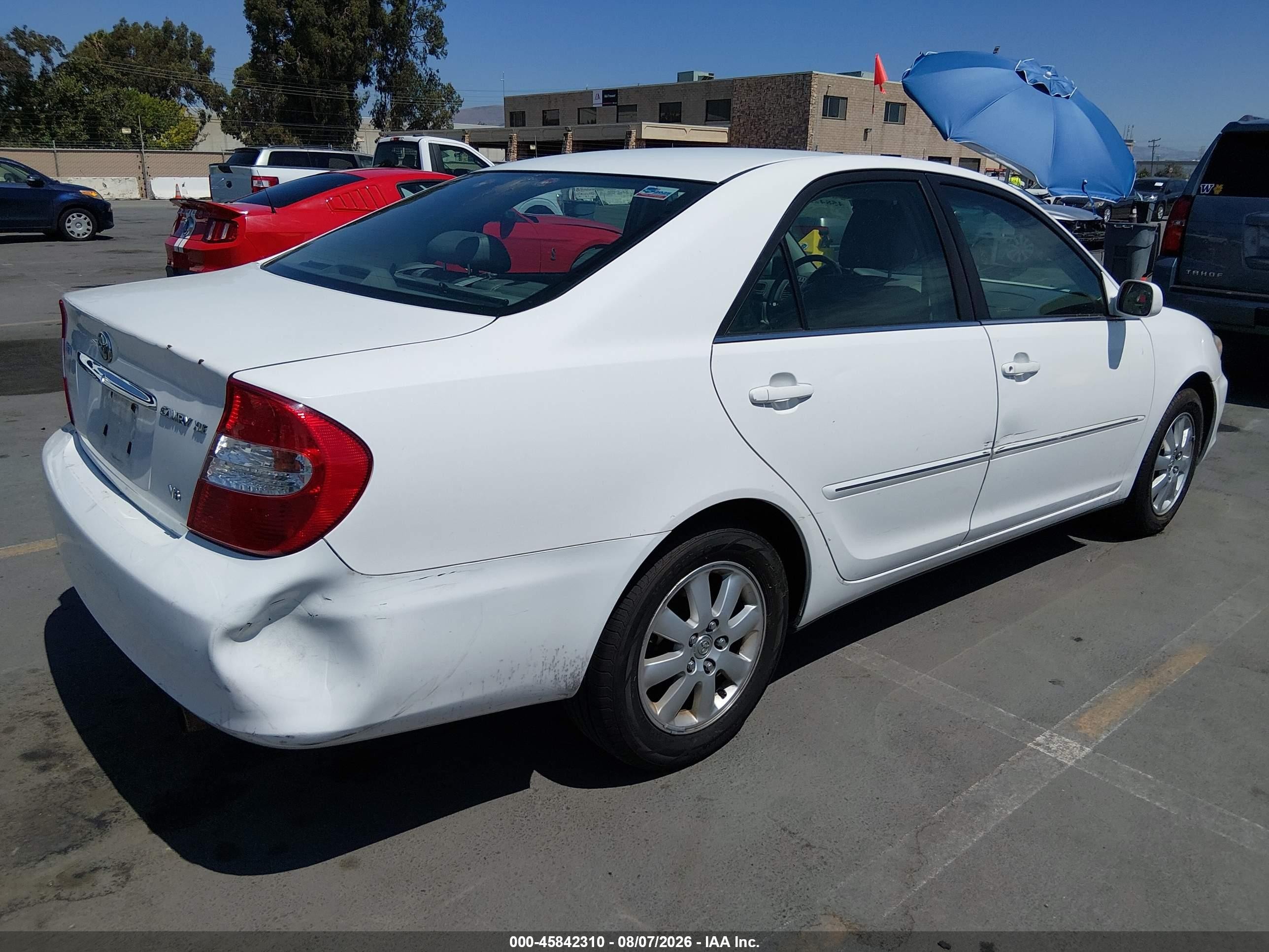 2002 Toyota Camry Xle White vin: JTDBF30K620006818