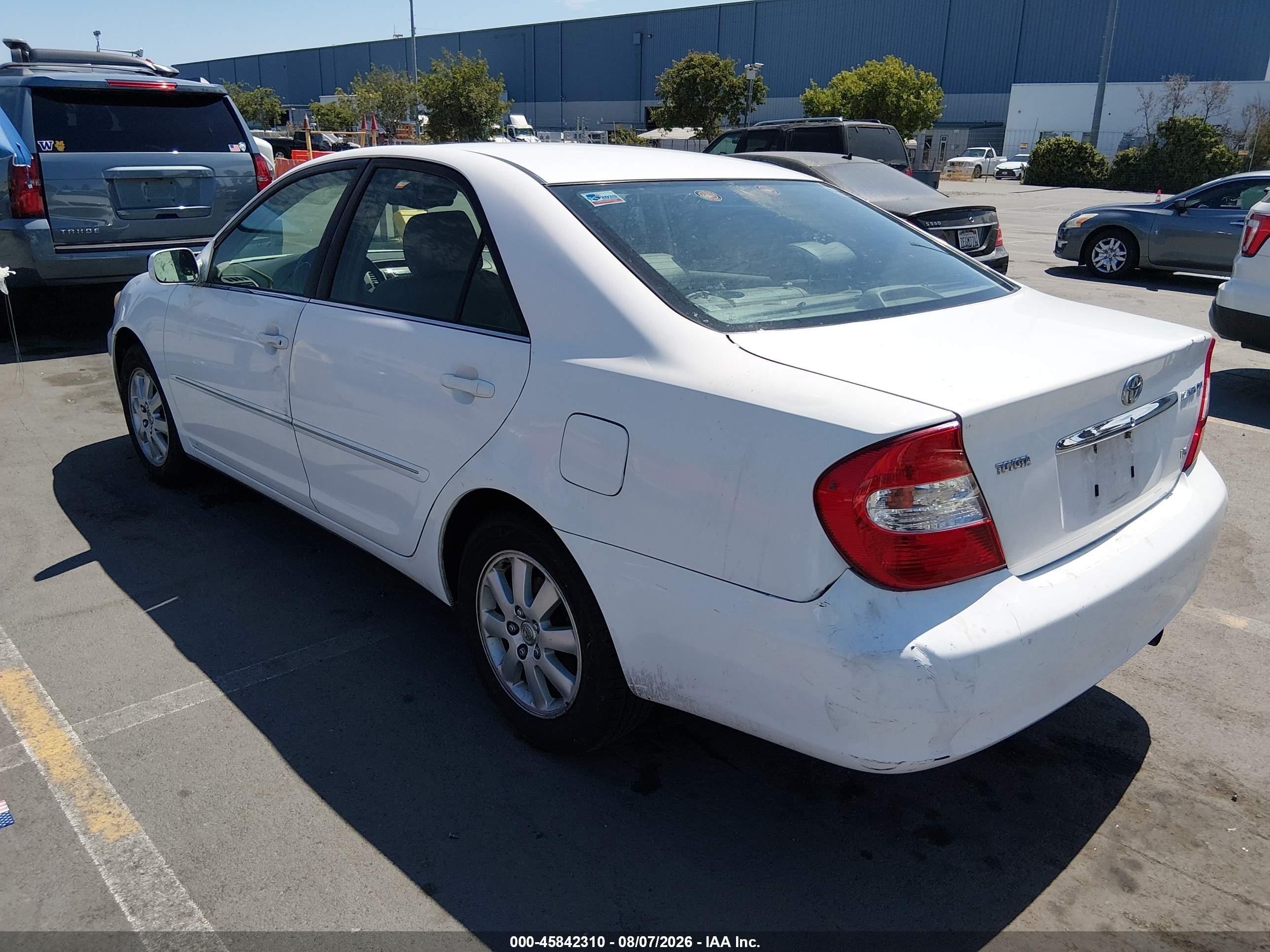 2002 Toyota Camry Xle White vin: JTDBF30K620006818