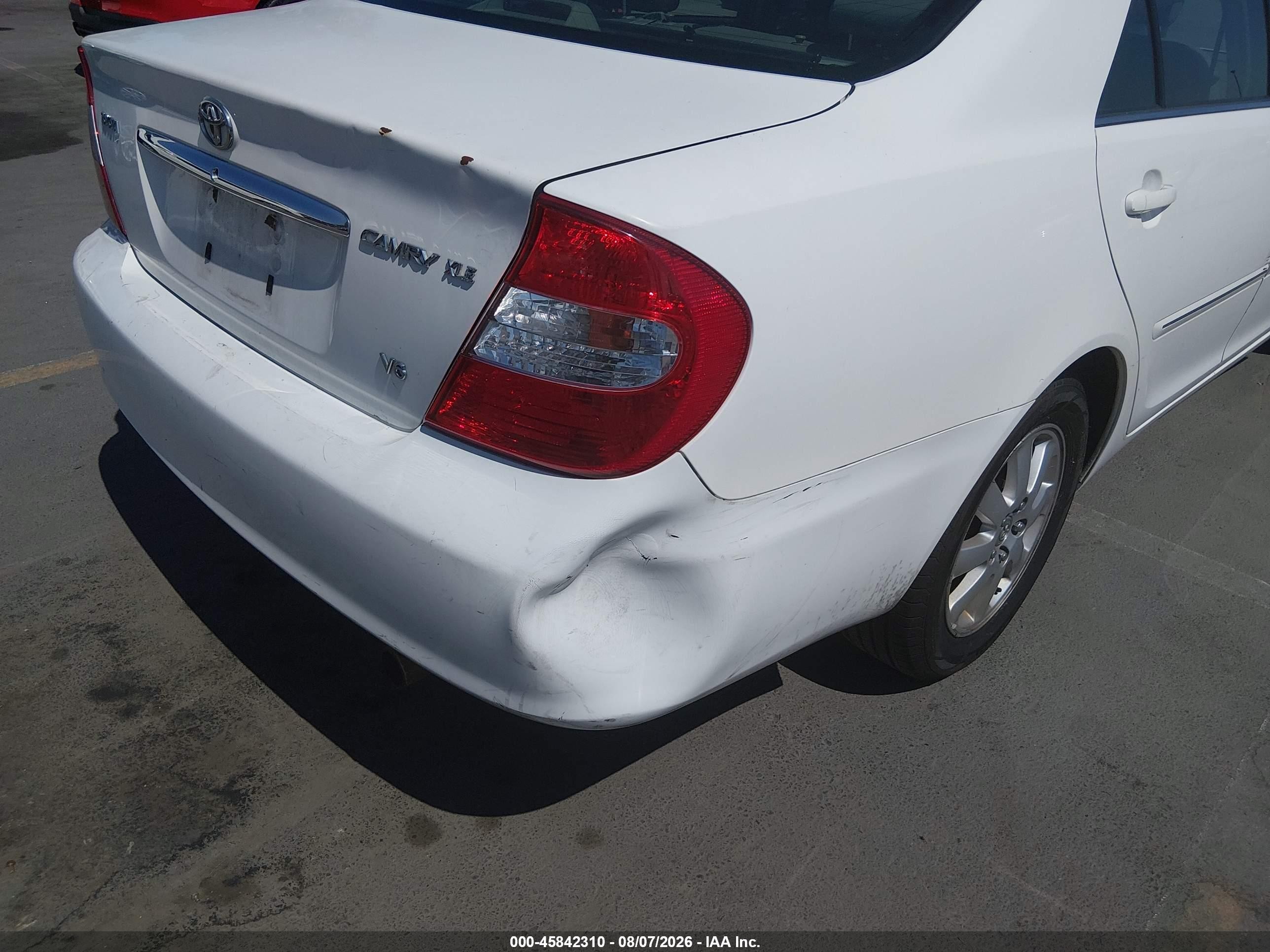 2002 Toyota Camry Xle White vin: JTDBF30K620006818