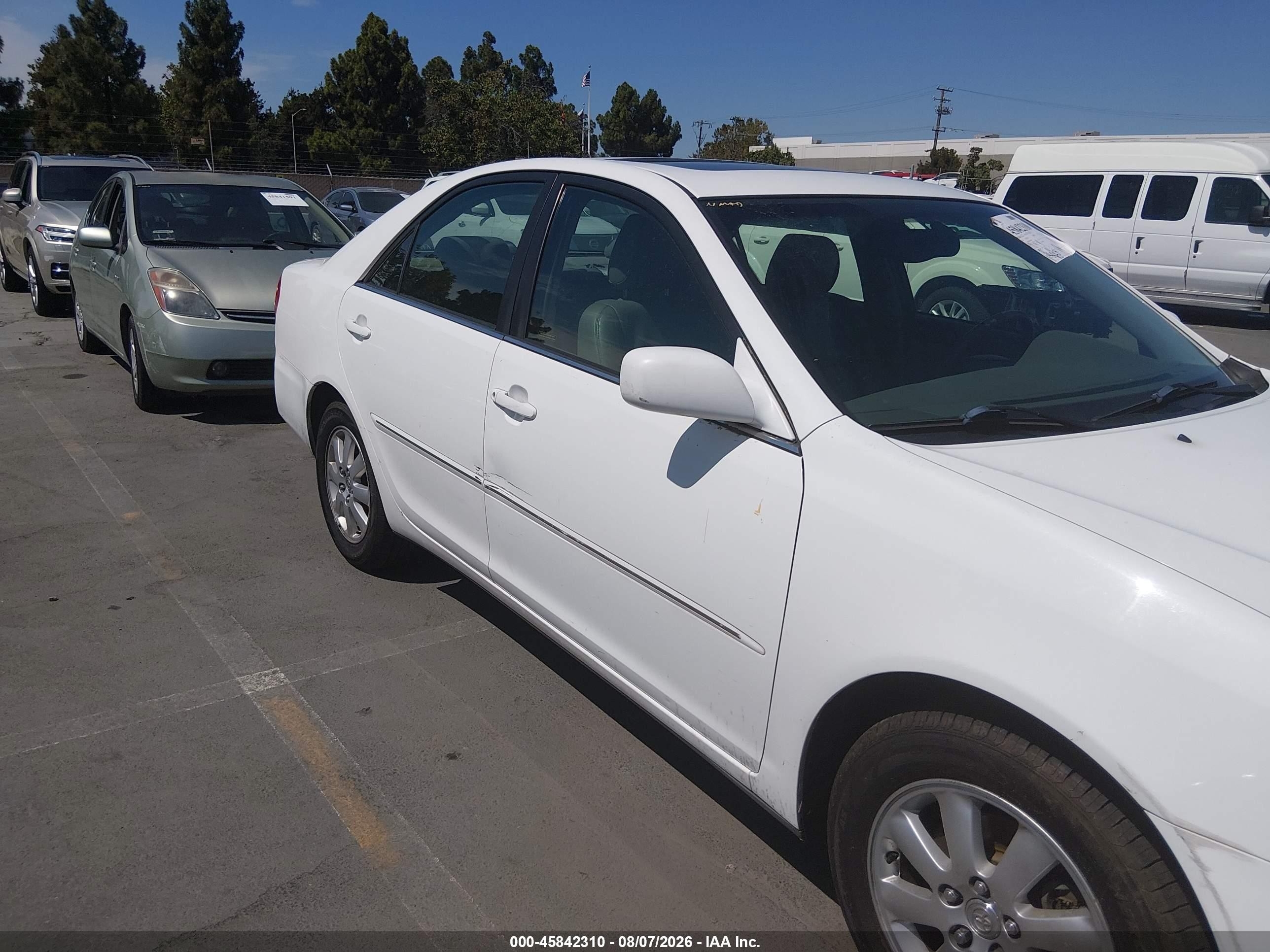 2002 Toyota Camry Xle White vin: JTDBF30K620006818