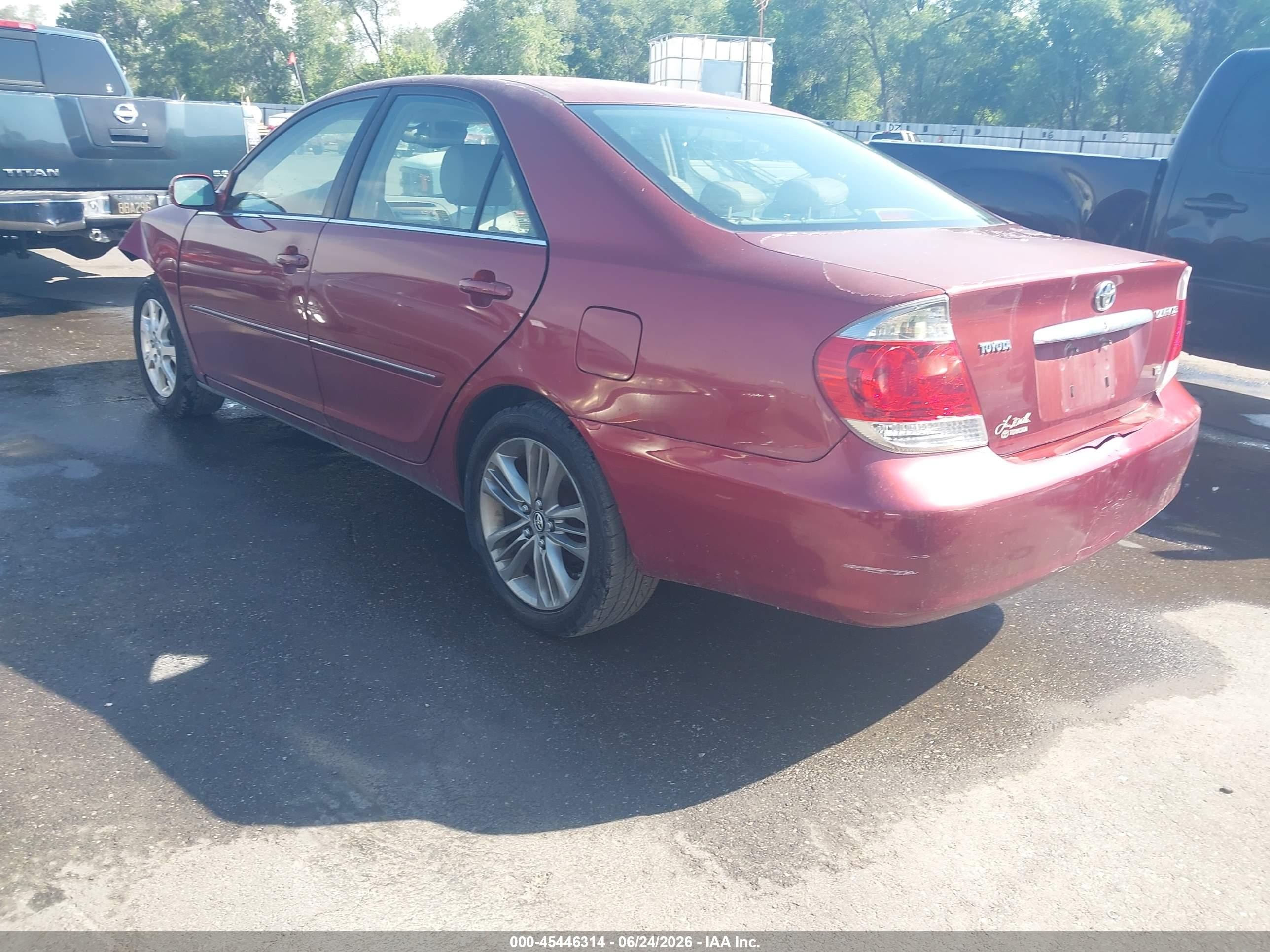 2005 Toyota Camry Xle V6 Red vin: JTDBF30K650162748