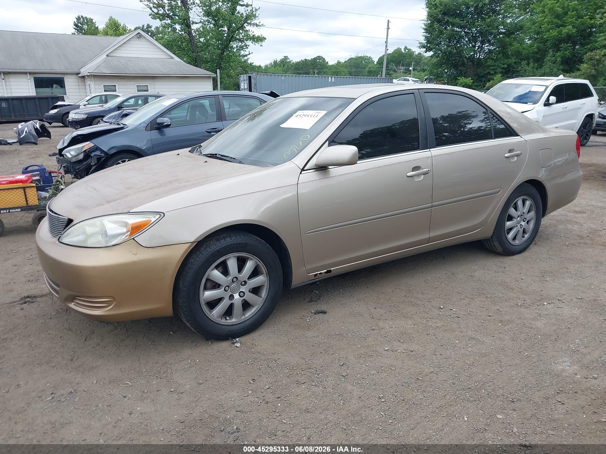 2002 Toyota Camry Xle V6 Gold vin: JTDBF30K720005418