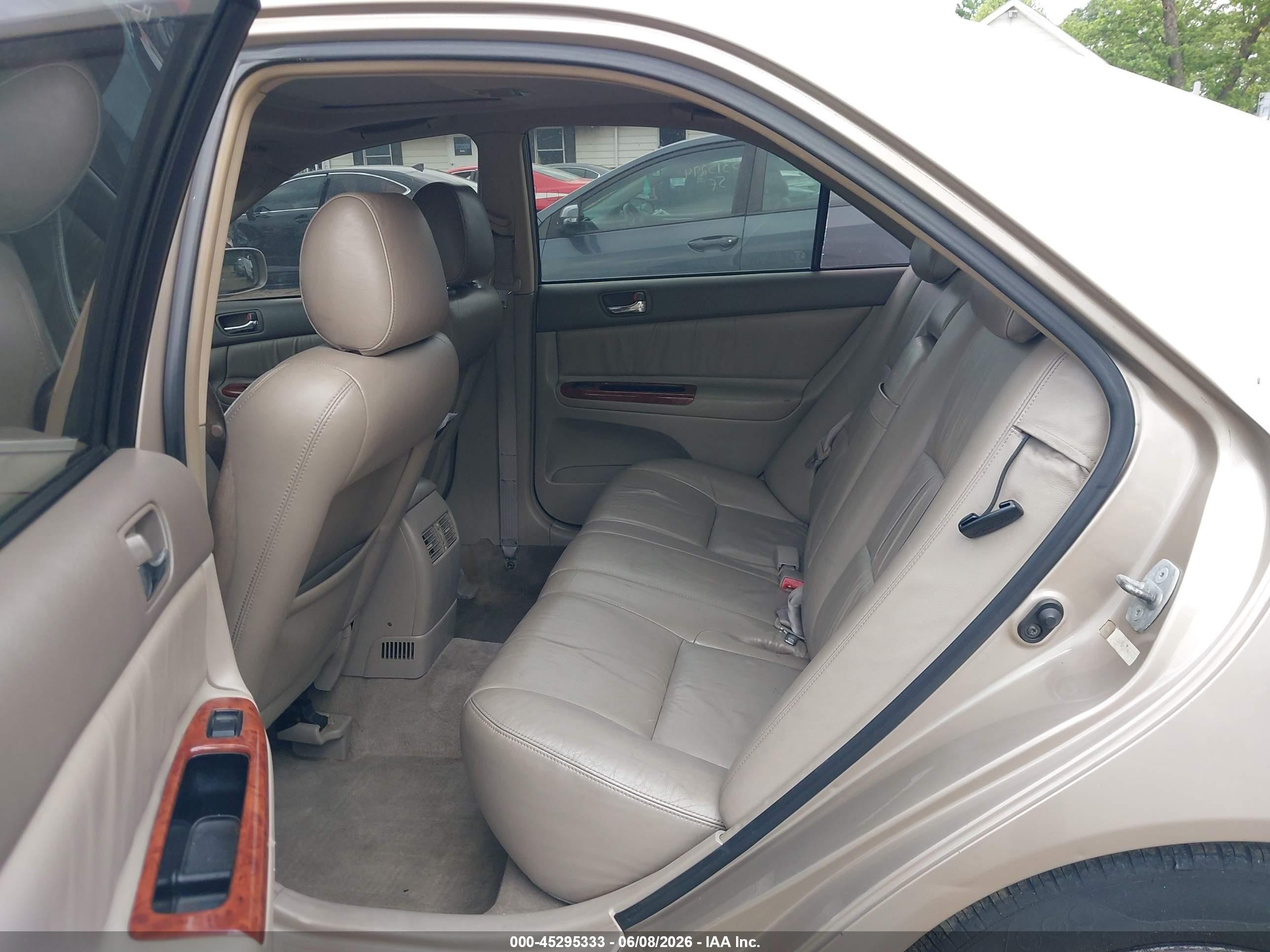 2002 Toyota Camry Xle V6 Gold vin: JTDBF30K720005418