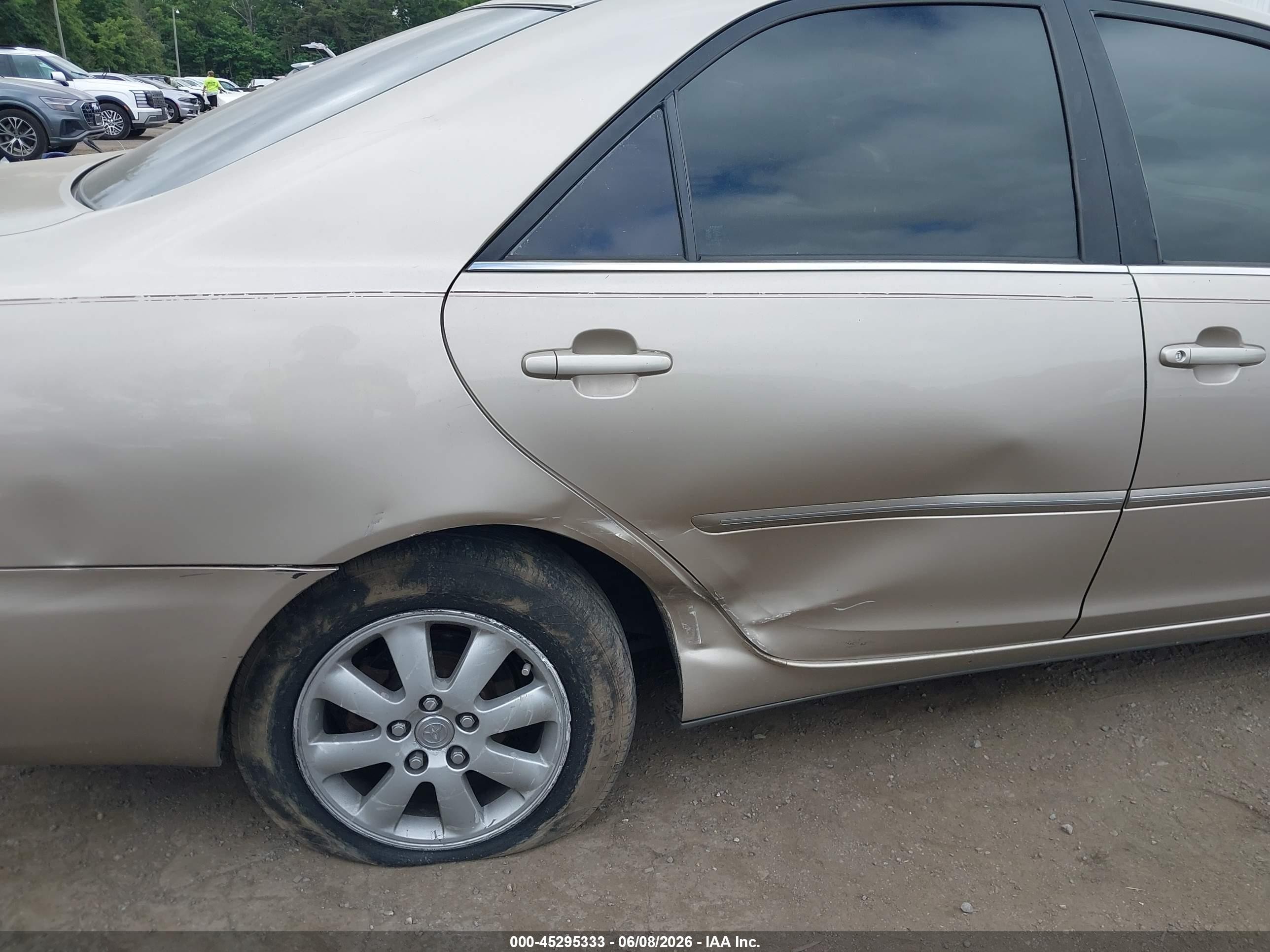 2002 Toyota Camry Xle V6 Gold vin: JTDBF30K720005418