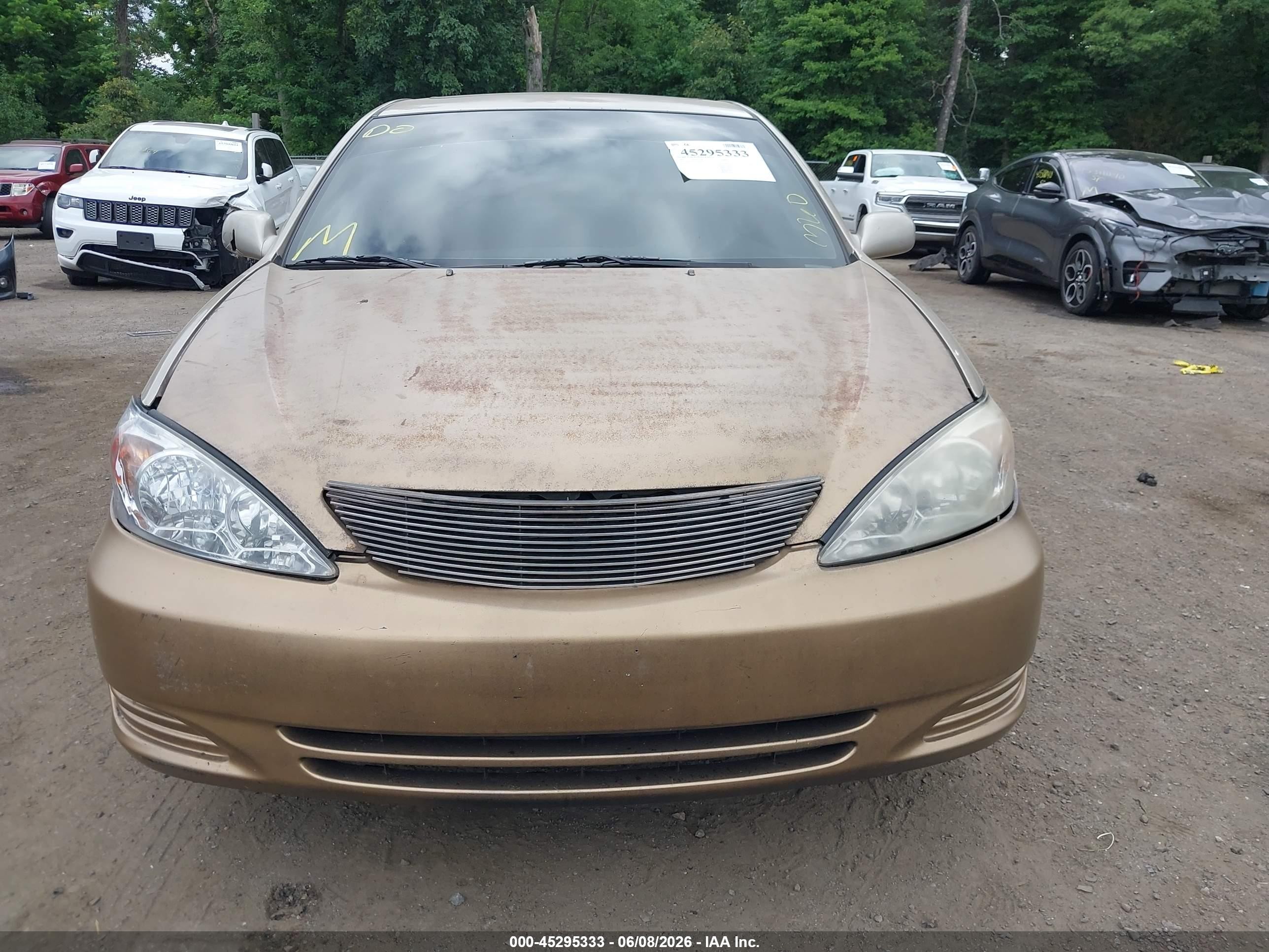 2002 Toyota Camry Xle V6 Gold vin: JTDBF30K720005418