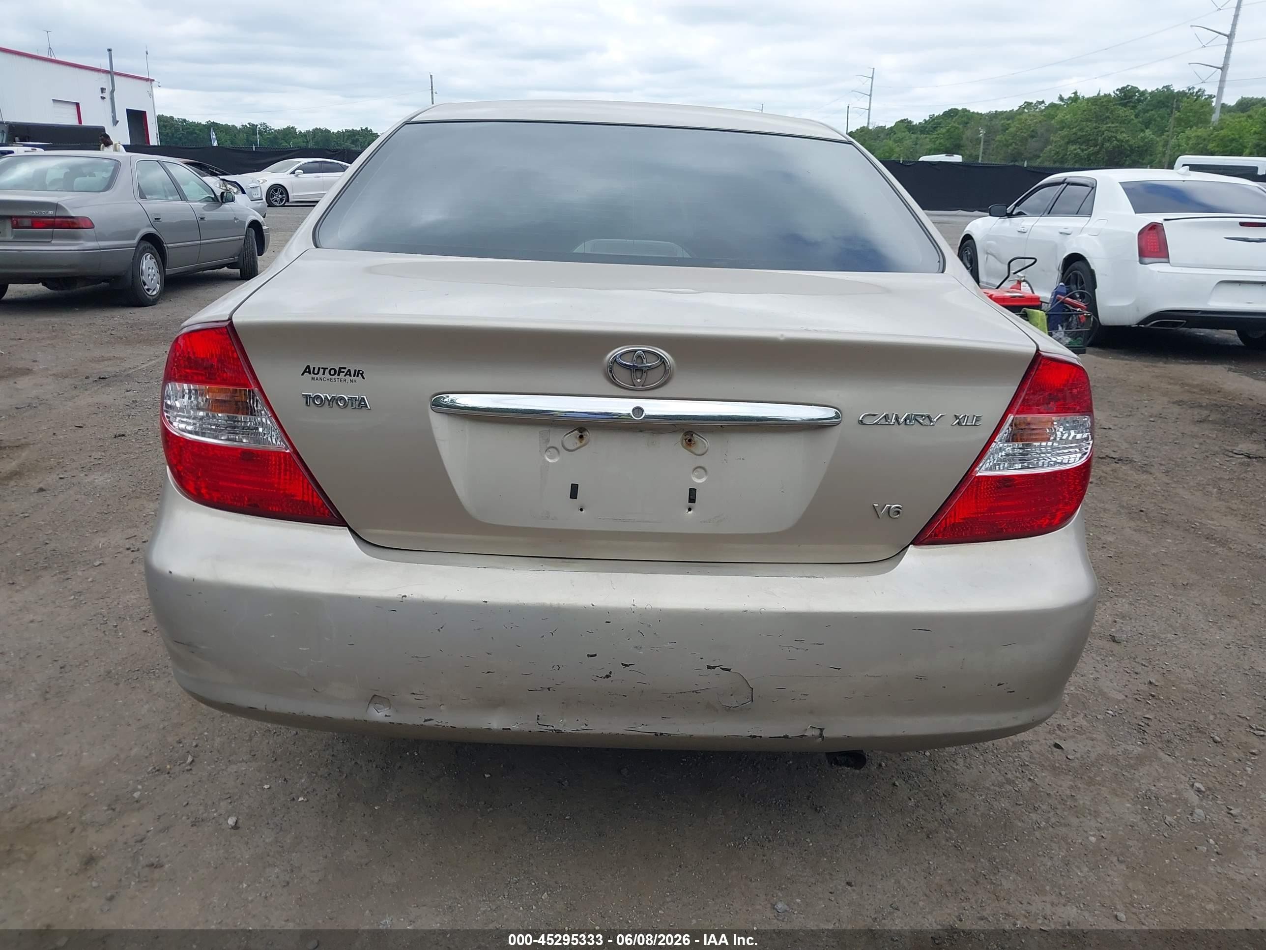 2002 Toyota Camry Xle V6 Gold vin: JTDBF30K720005418