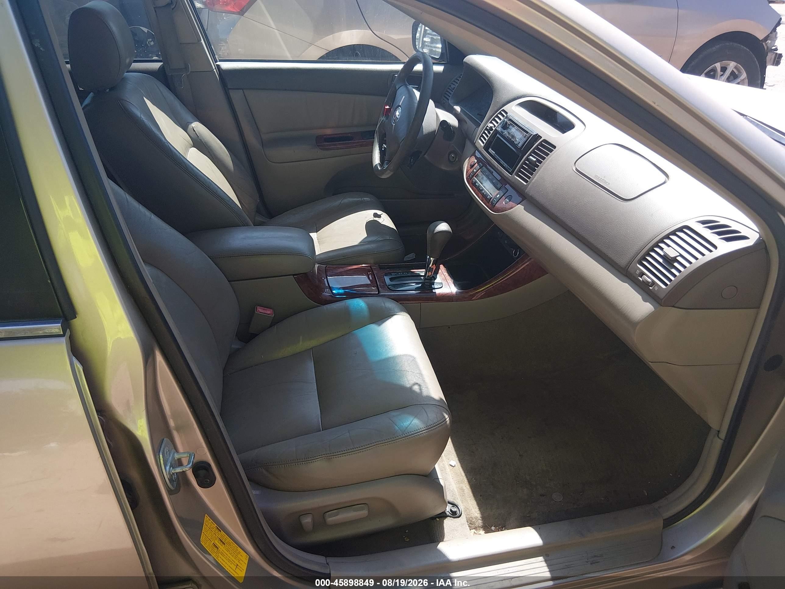 2002 Toyota Camry Xle Beige vin: JTDBF30K720035535