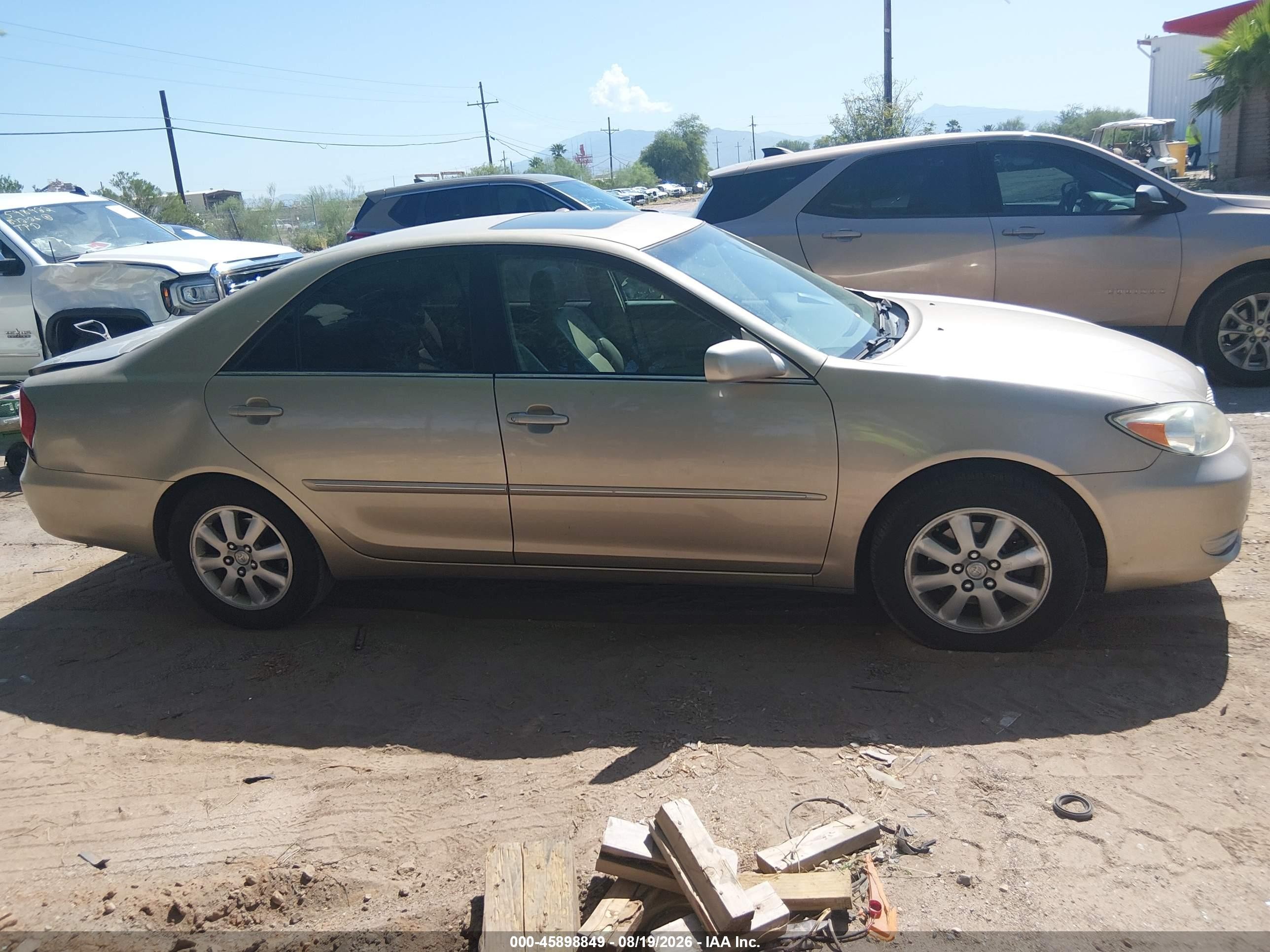 2002 Toyota Camry Xle Beige vin: JTDBF30K720035535