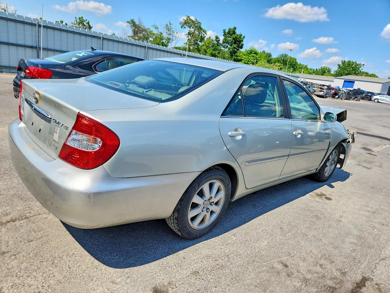 2002 Toyota Camry Silver vin: JTDBF30K820034216
