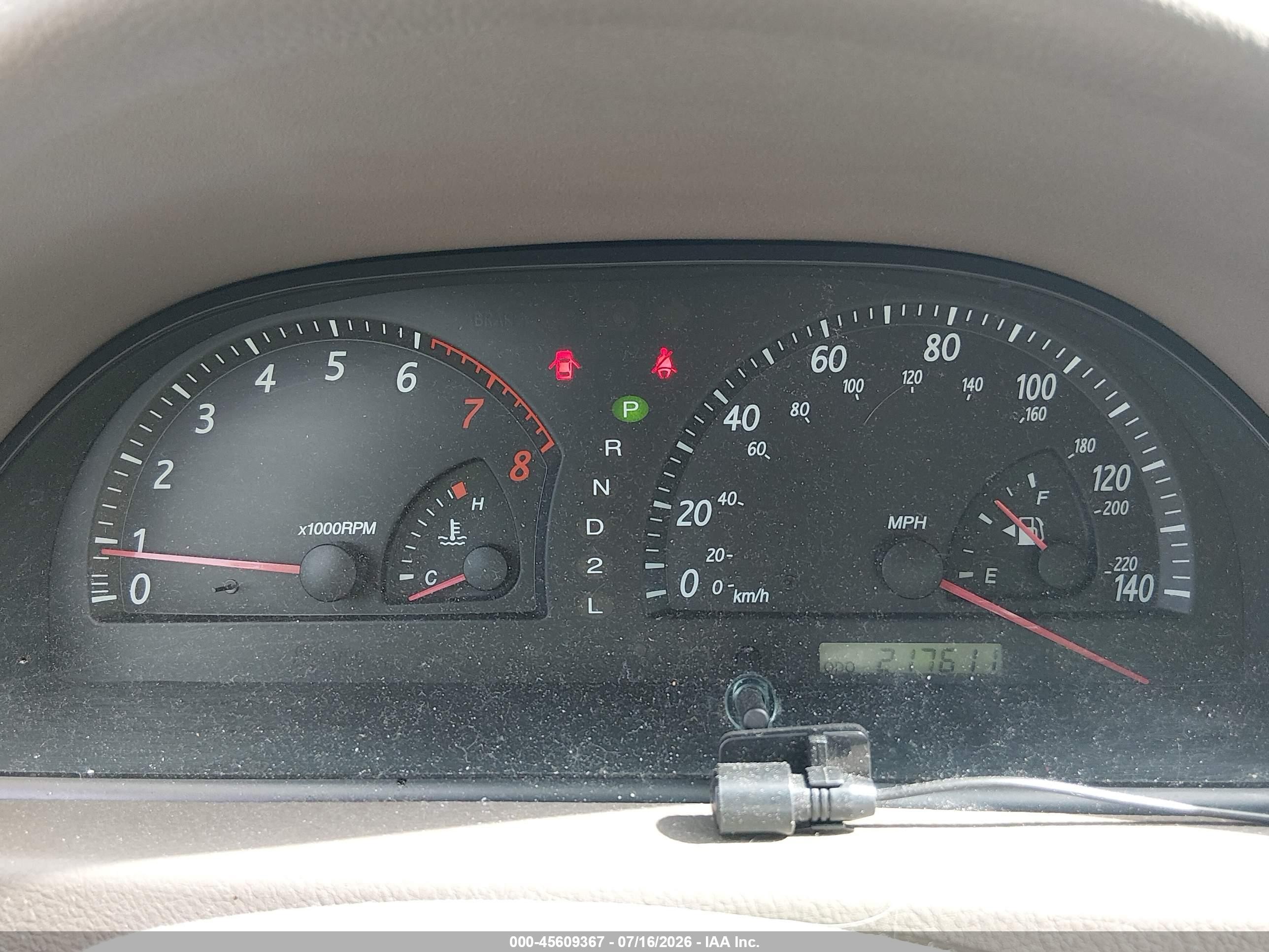 2002 Toyota Camry Xle Red vin: JTDBF30K820039335