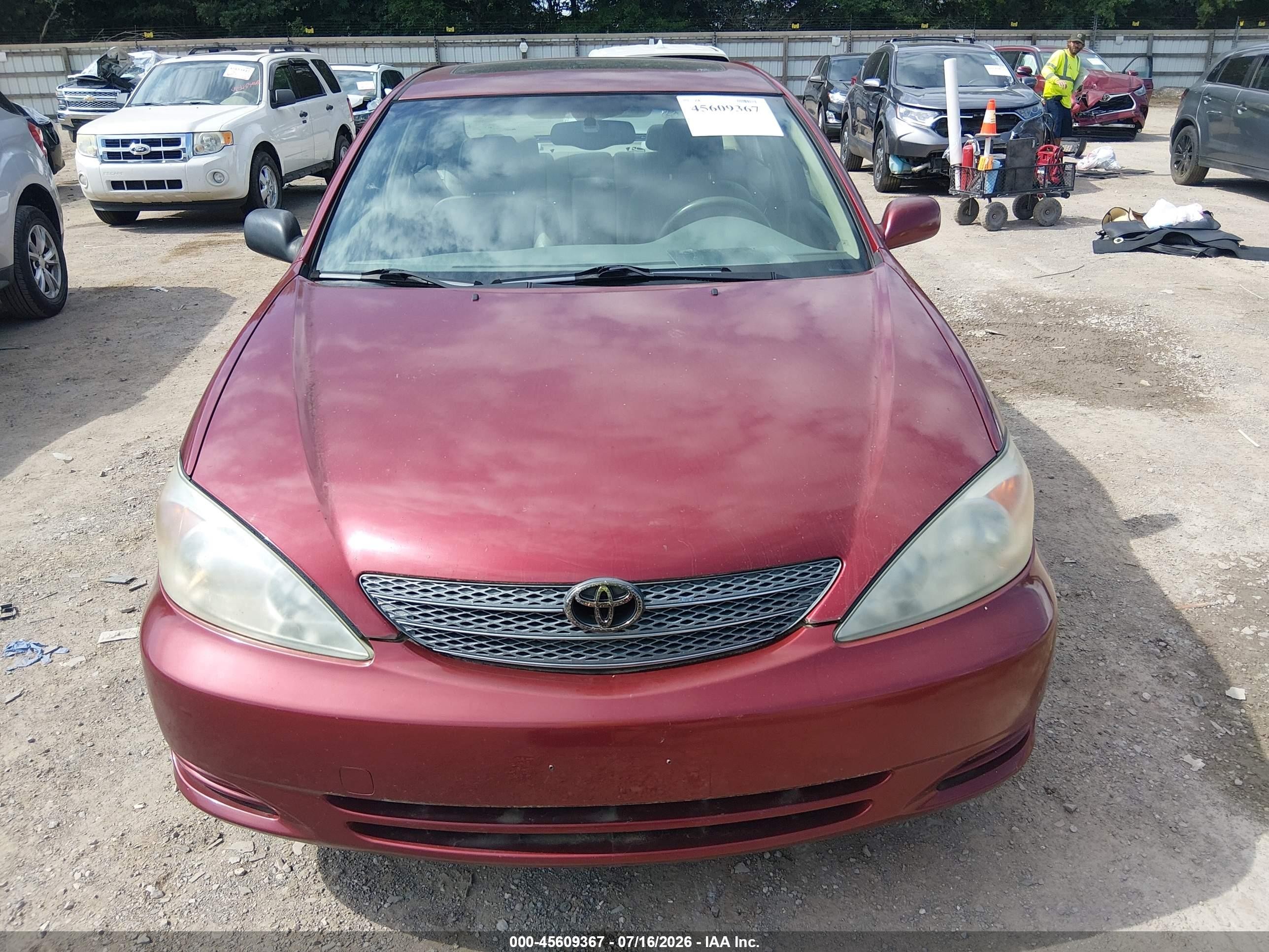 2002 Toyota Camry Xle Red vin: JTDBF30K820039335