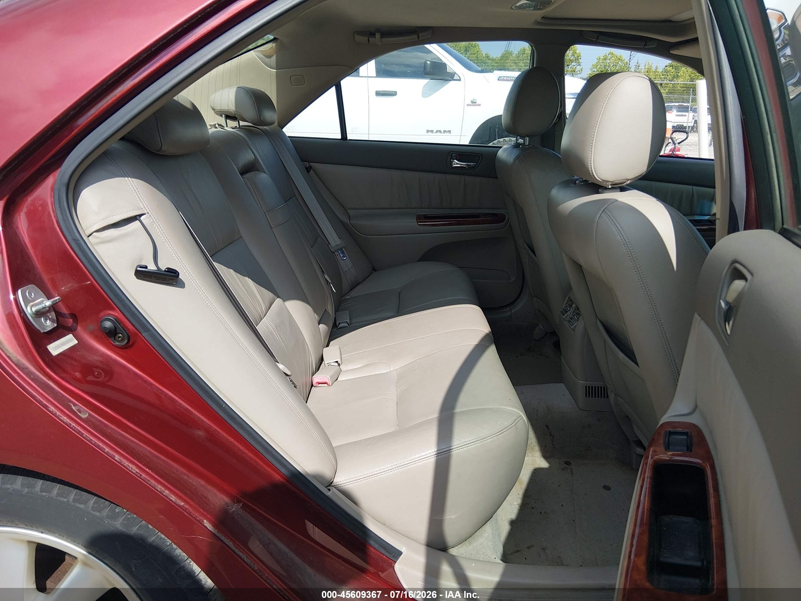 2002 Toyota Camry Xle Red vin: JTDBF30K820039335