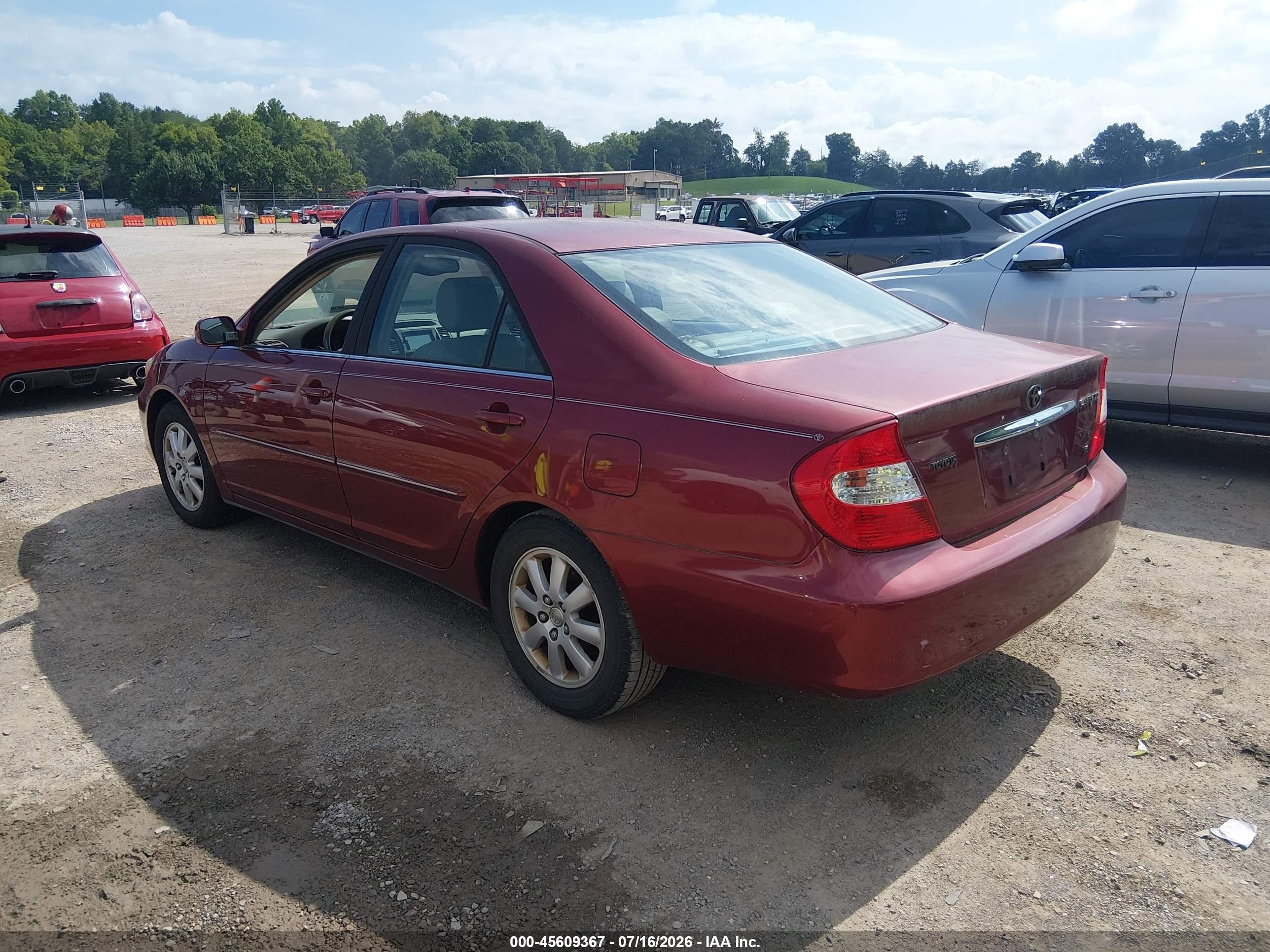 2002 Toyota Camry Xle Red vin: JTDBF30K820039335
