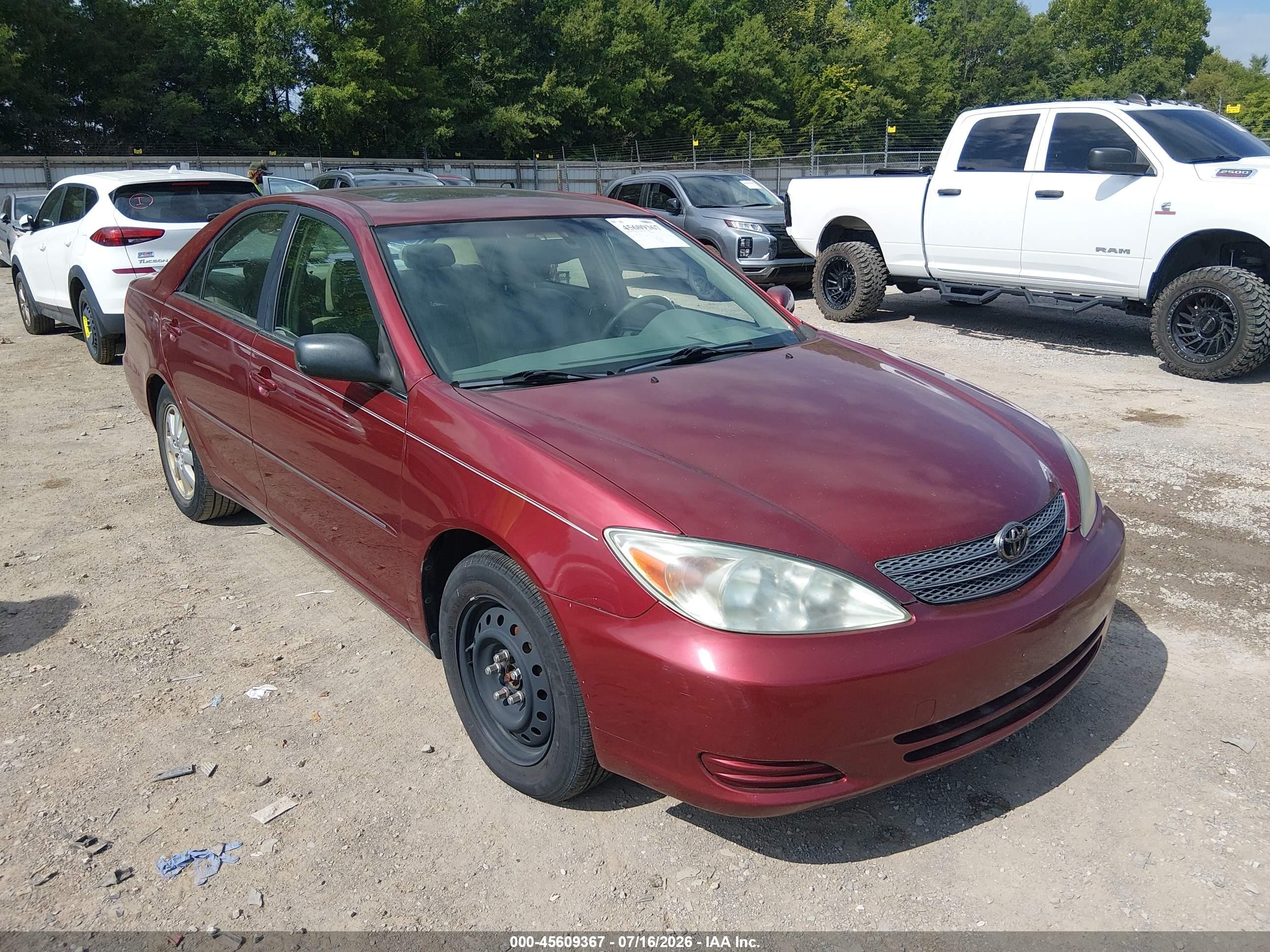 2002 Toyota Camry Xle Red vin: JTDBF30K820039335