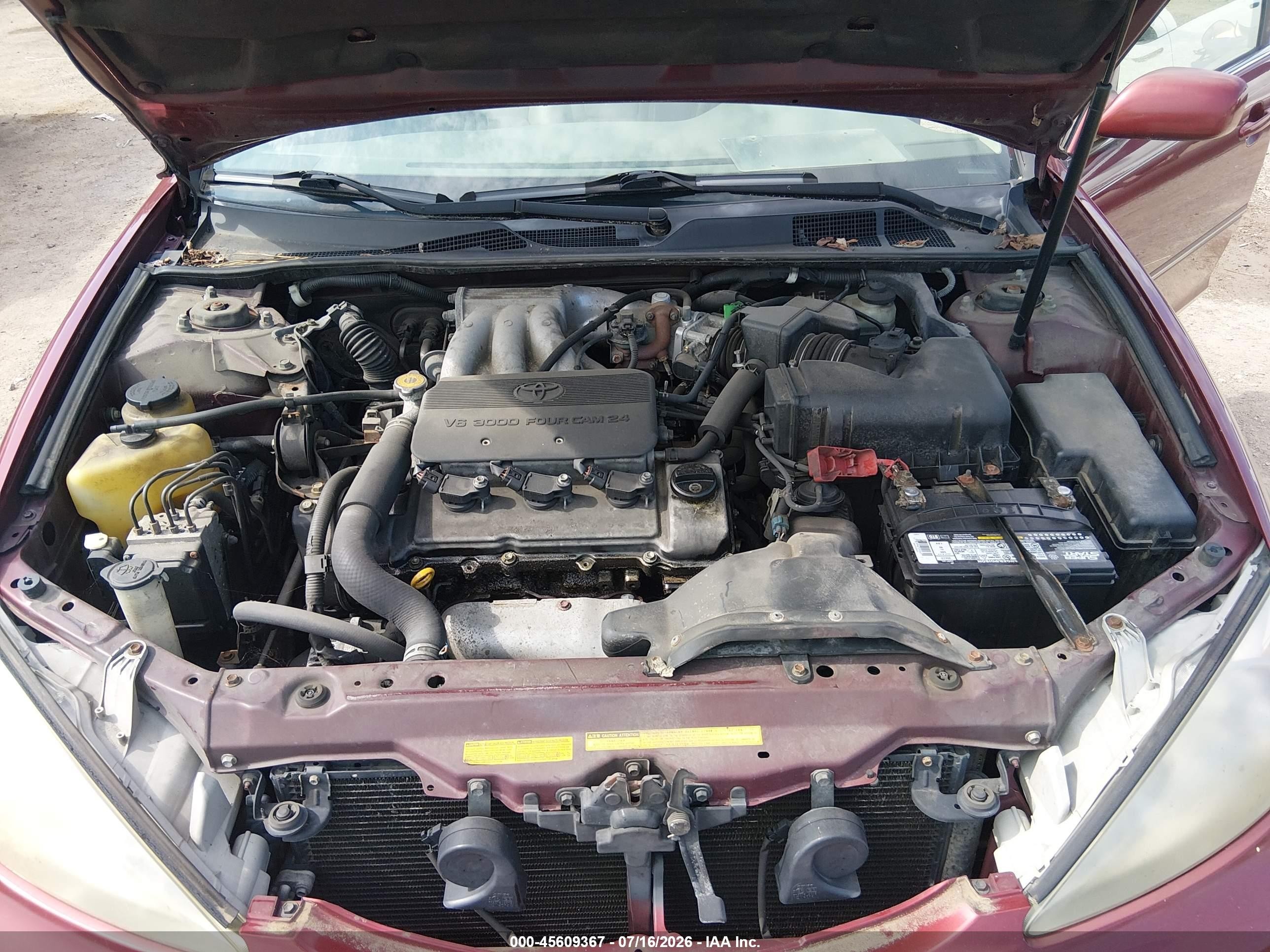 2002 Toyota Camry Xle Red vin: JTDBF30K820039335