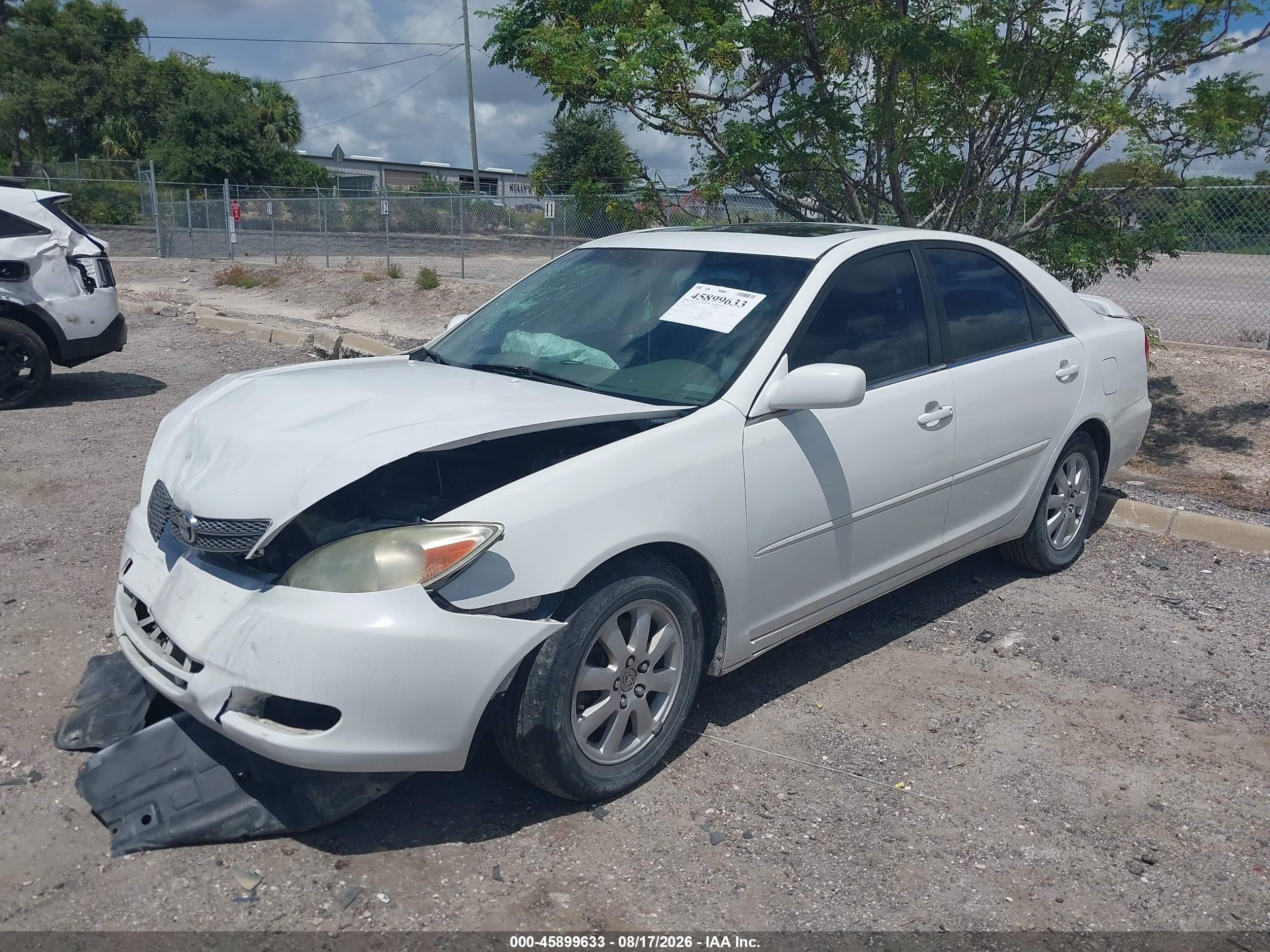 2002 Toyota Camry Xle White vin: JTDBF30K920017103