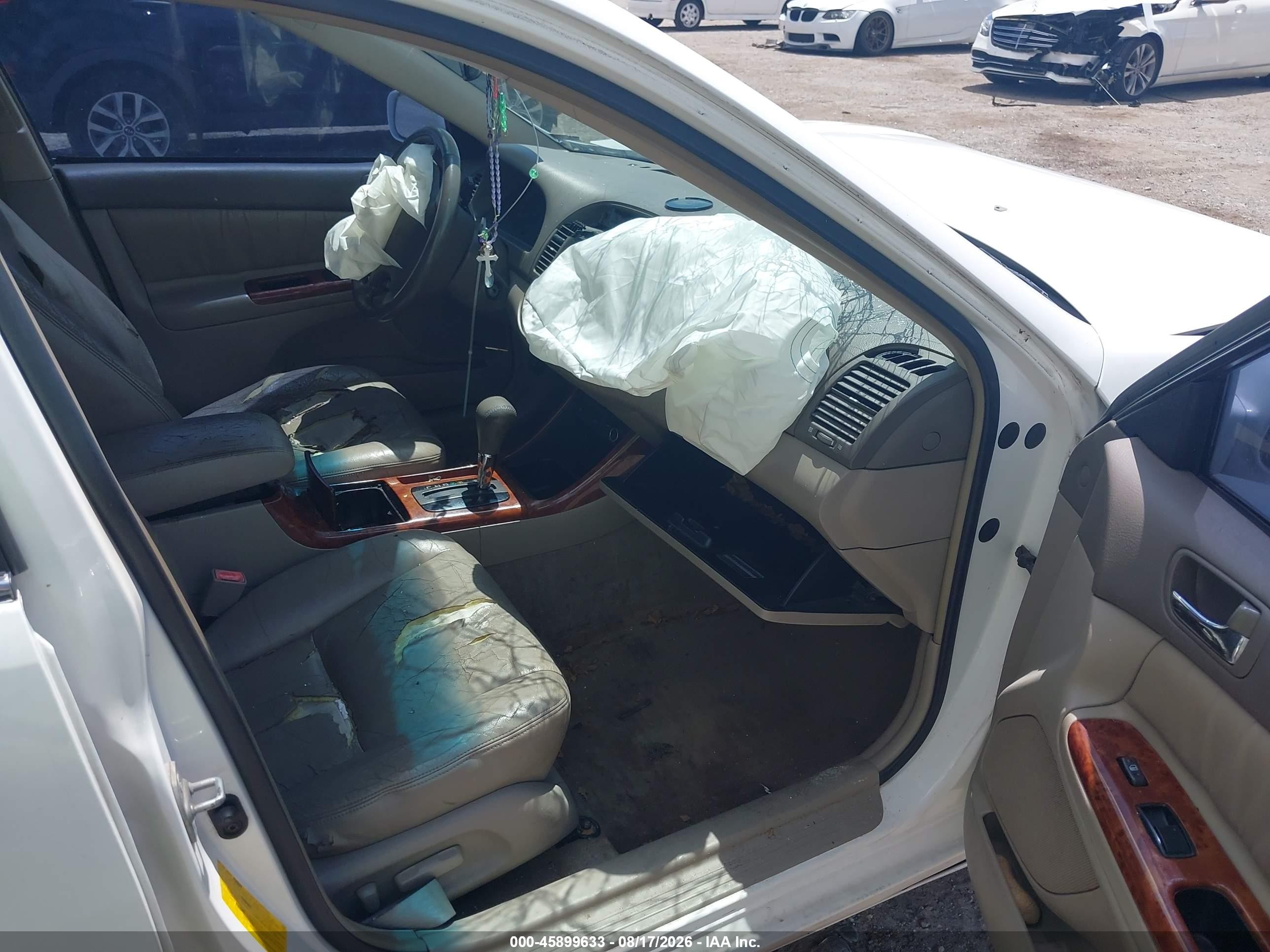 2002 Toyota Camry Xle White vin: JTDBF30K920017103