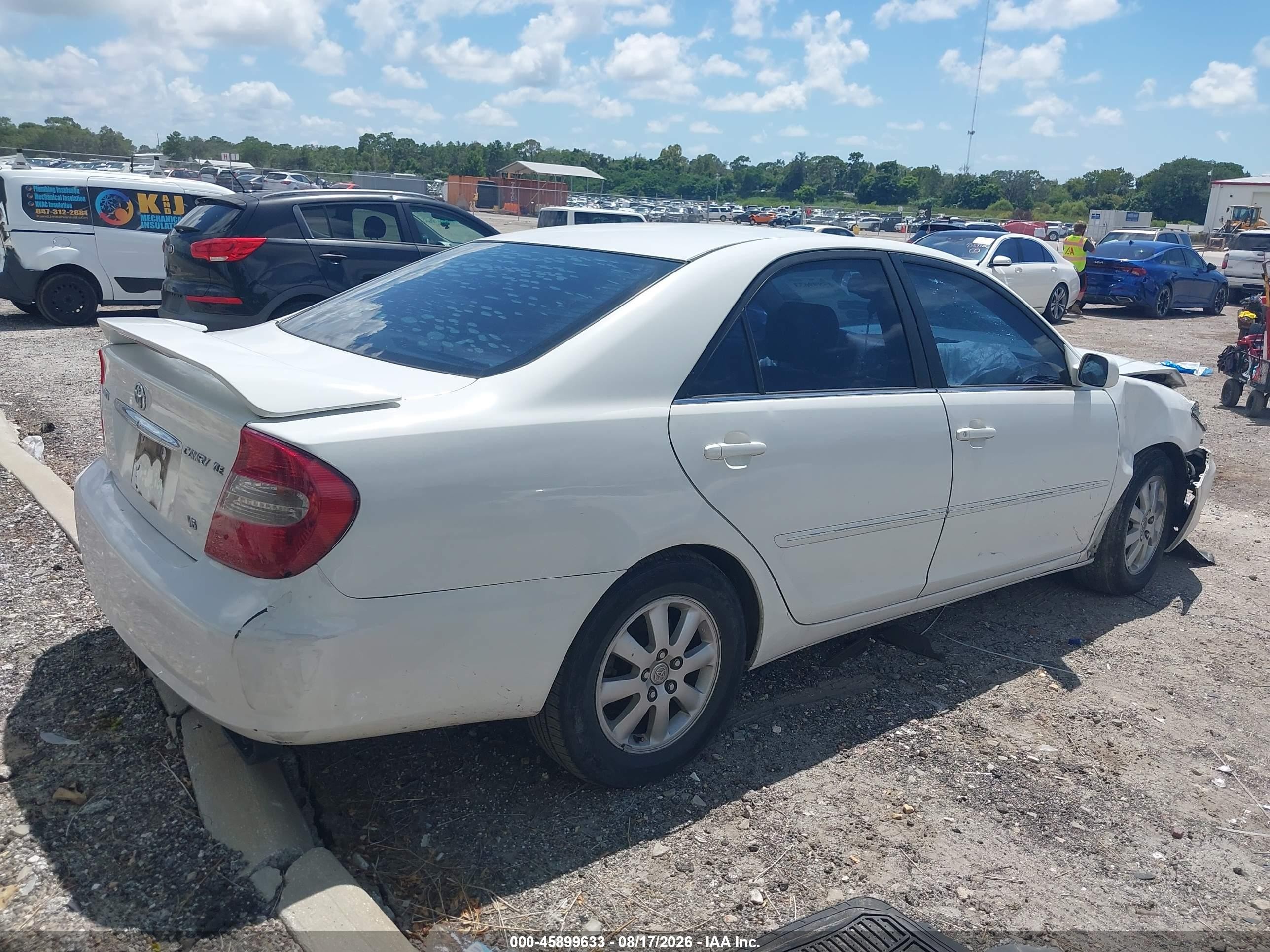 2002 Toyota Camry Xle White vin: JTDBF30K920017103